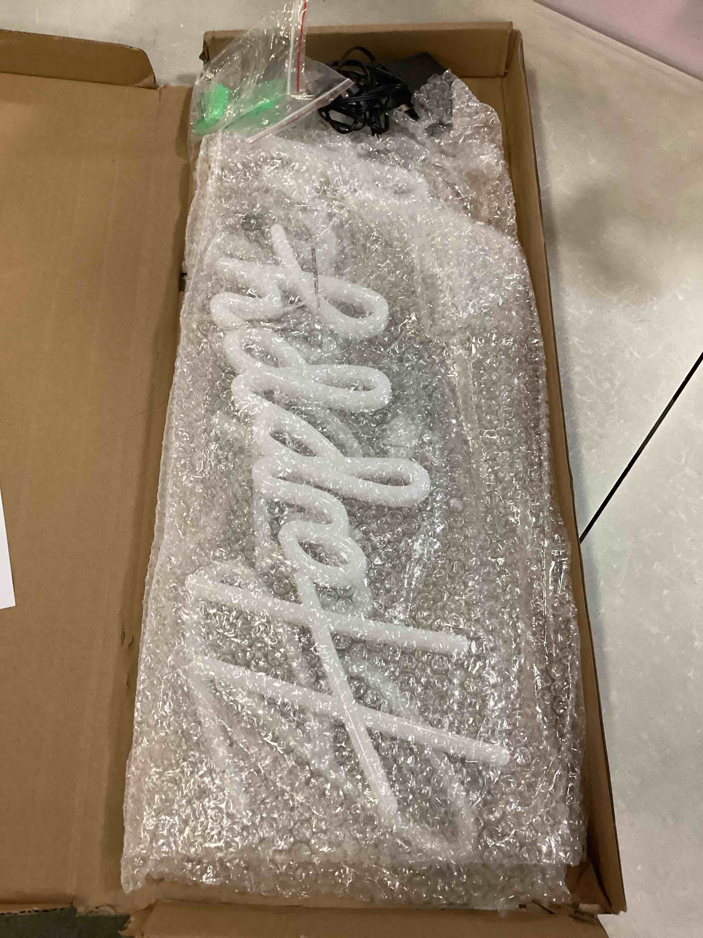 https://s3.amazonaws.com/lotting-images-prod/bidfta/PPE2319566_1745929120329.jpeg