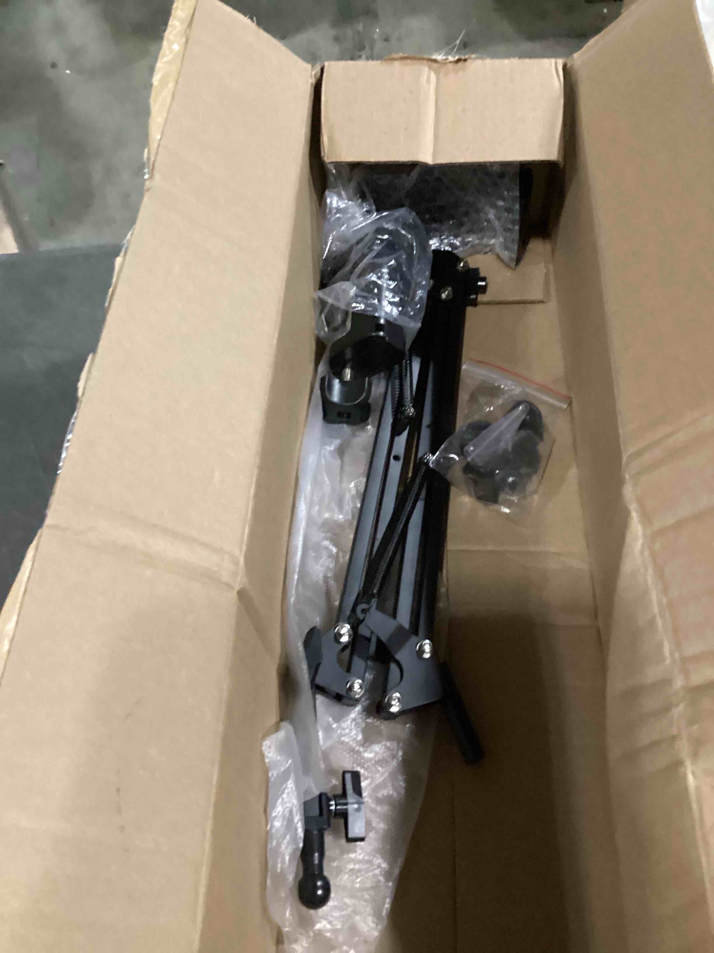 https://s3.amazonaws.com/lotting-images-prod/bidfta/PPE2347721_1750941030367.jpeg