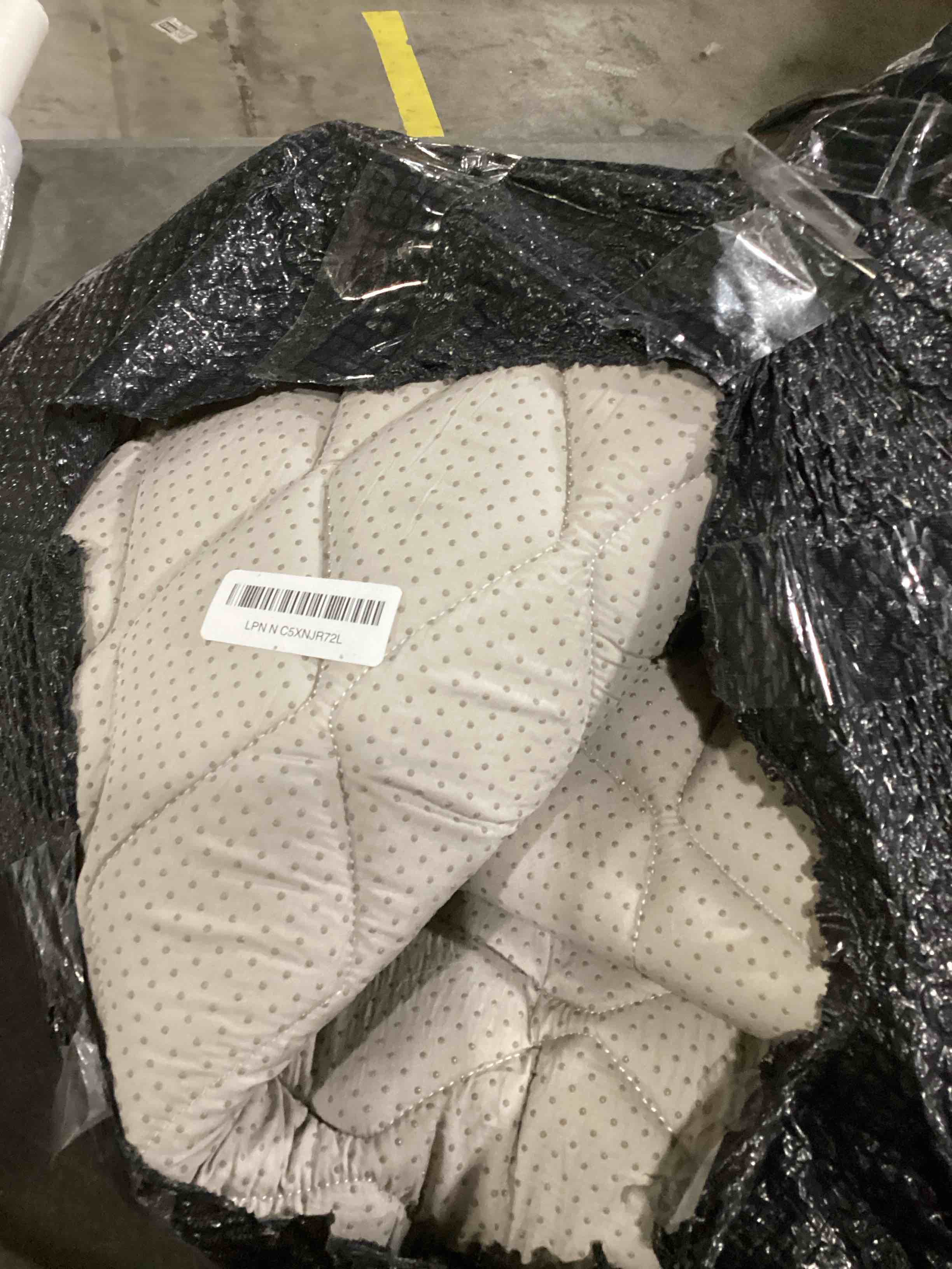 https://s3.amazonaws.com/lotting-images-prod/bidfta/PPE2348010_1751288721872.jpeg