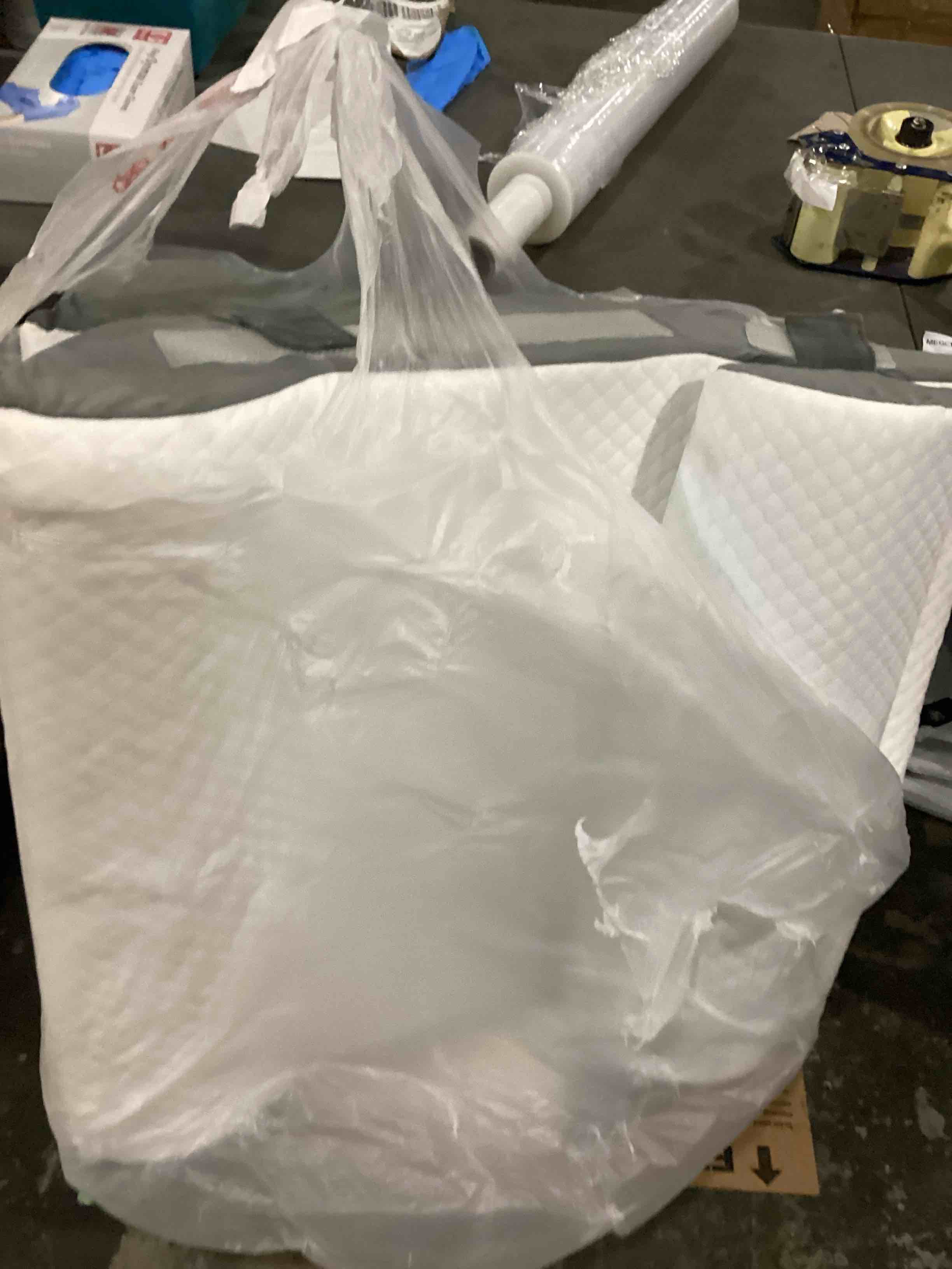 https://s3.amazonaws.com/lotting-images-prod/bidfta/PPE2348019_1751289542642.jpeg