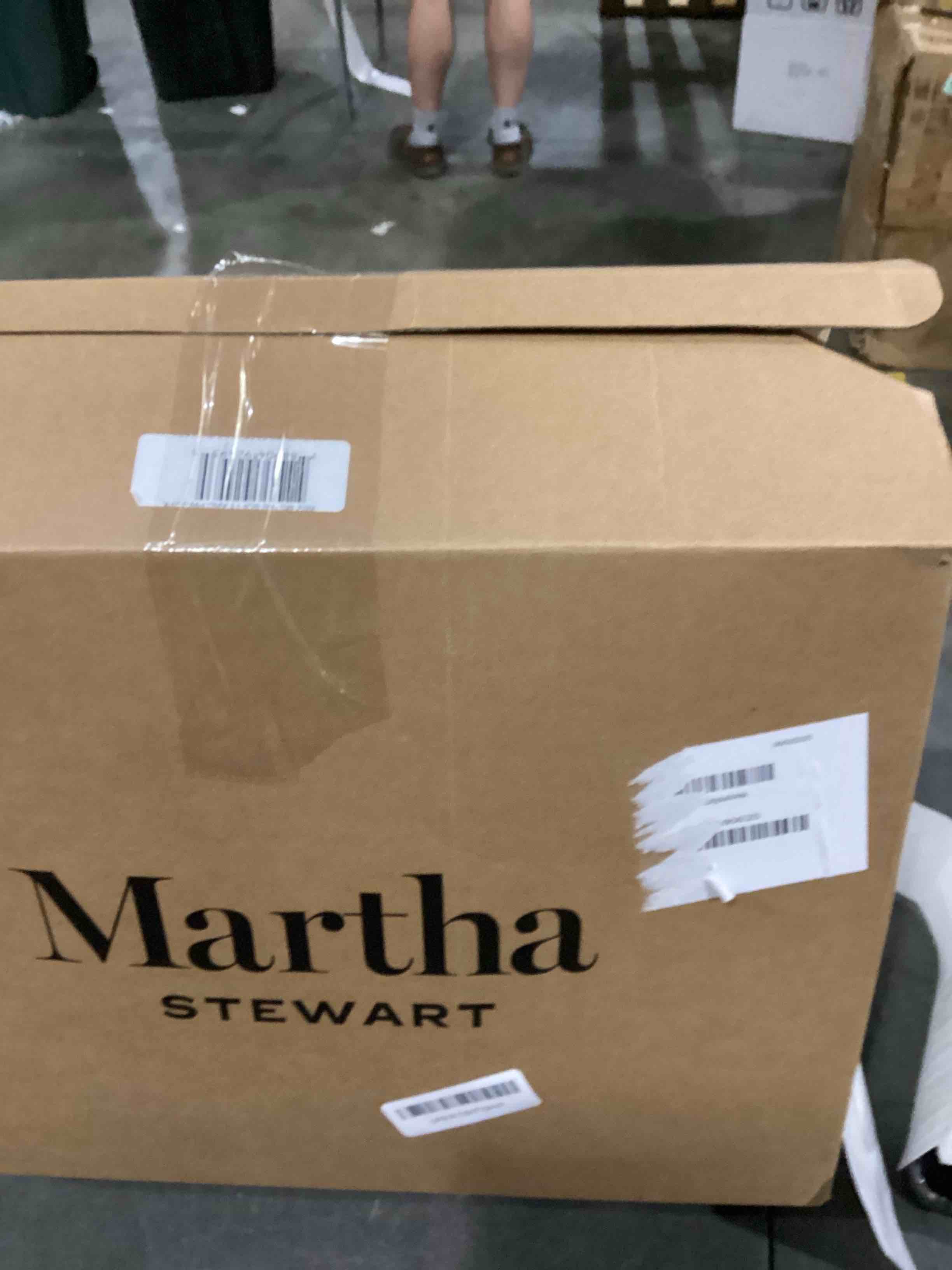 https://s3.amazonaws.com/lotting-images-prod/bidfta/PPE2348021_1751289732654.jpeg