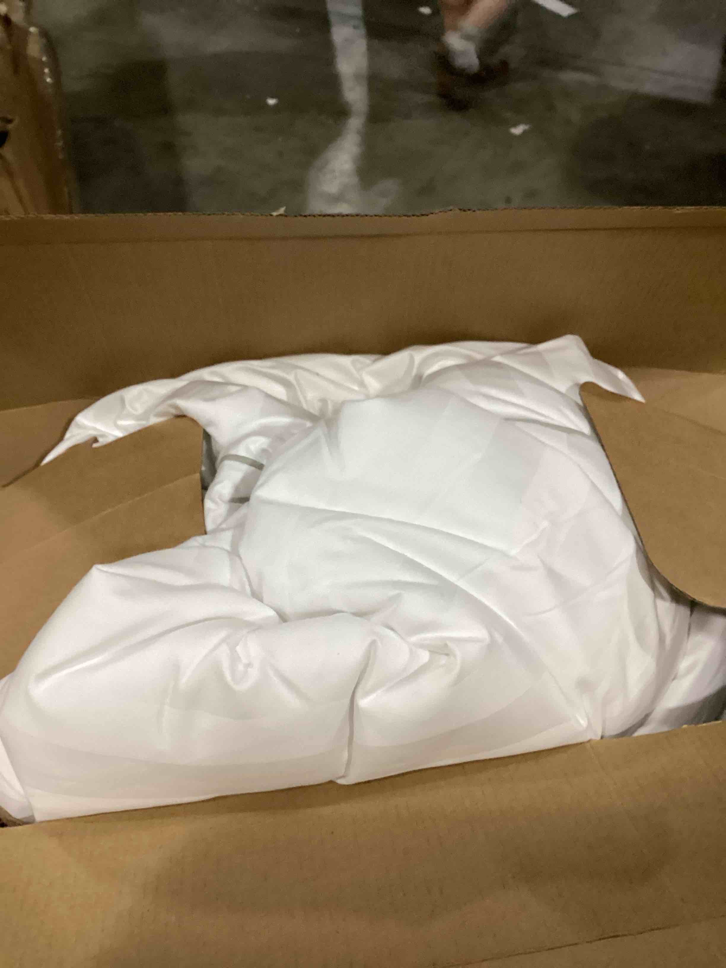 https://s3.amazonaws.com/lotting-images-prod/bidfta/PPE2348021_1751289743592.jpeg