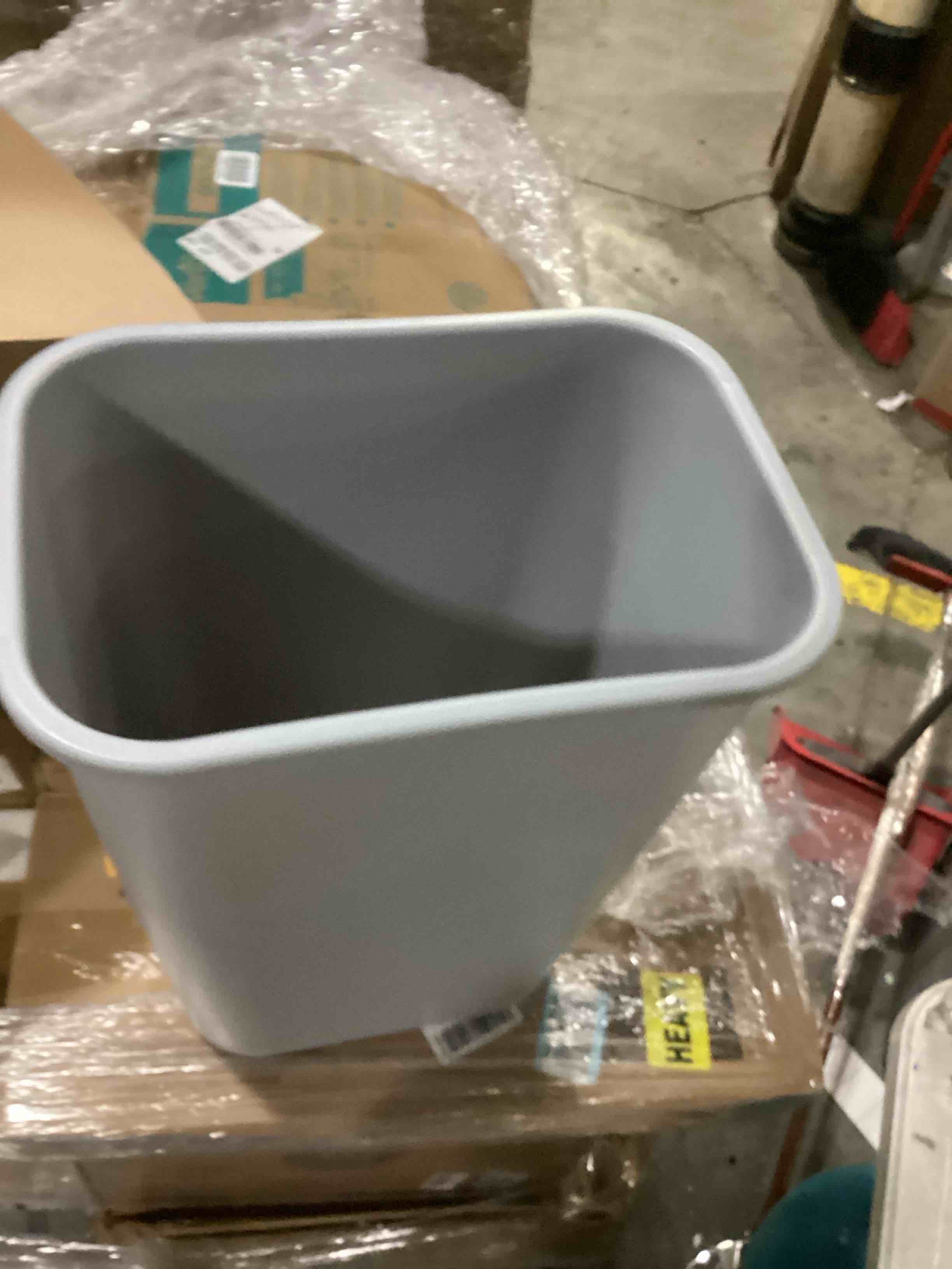 https://s3.amazonaws.com/lotting-images-prod/bidfta/PPE2350082_1749318810363.jpeg