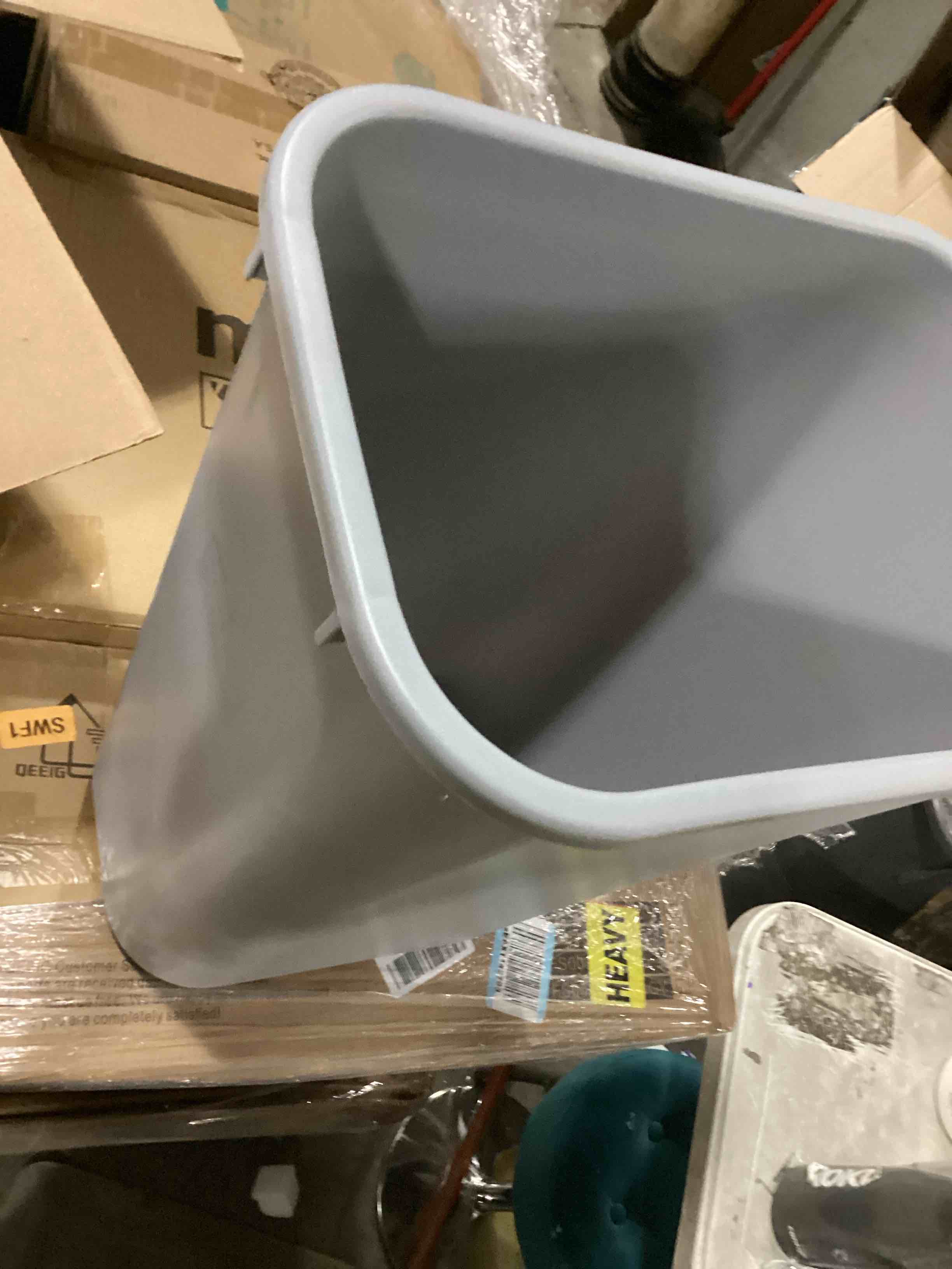 https://s3.amazonaws.com/lotting-images-prod/bidfta/PPE2350082_1749318811975.jpeg