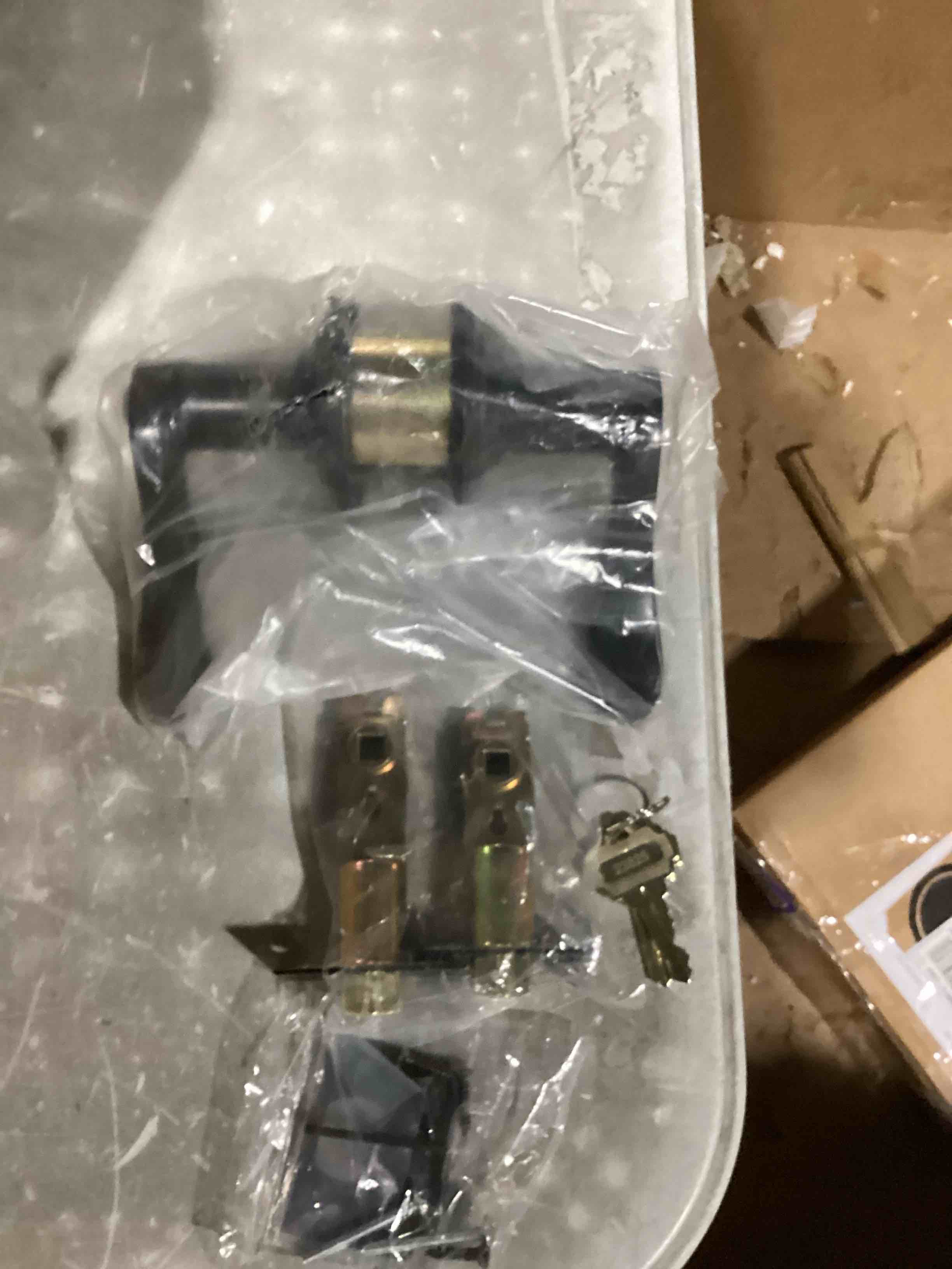 https://s3.amazonaws.com/lotting-images-prod/bidfta/PPE2350312_1749662213377.jpeg