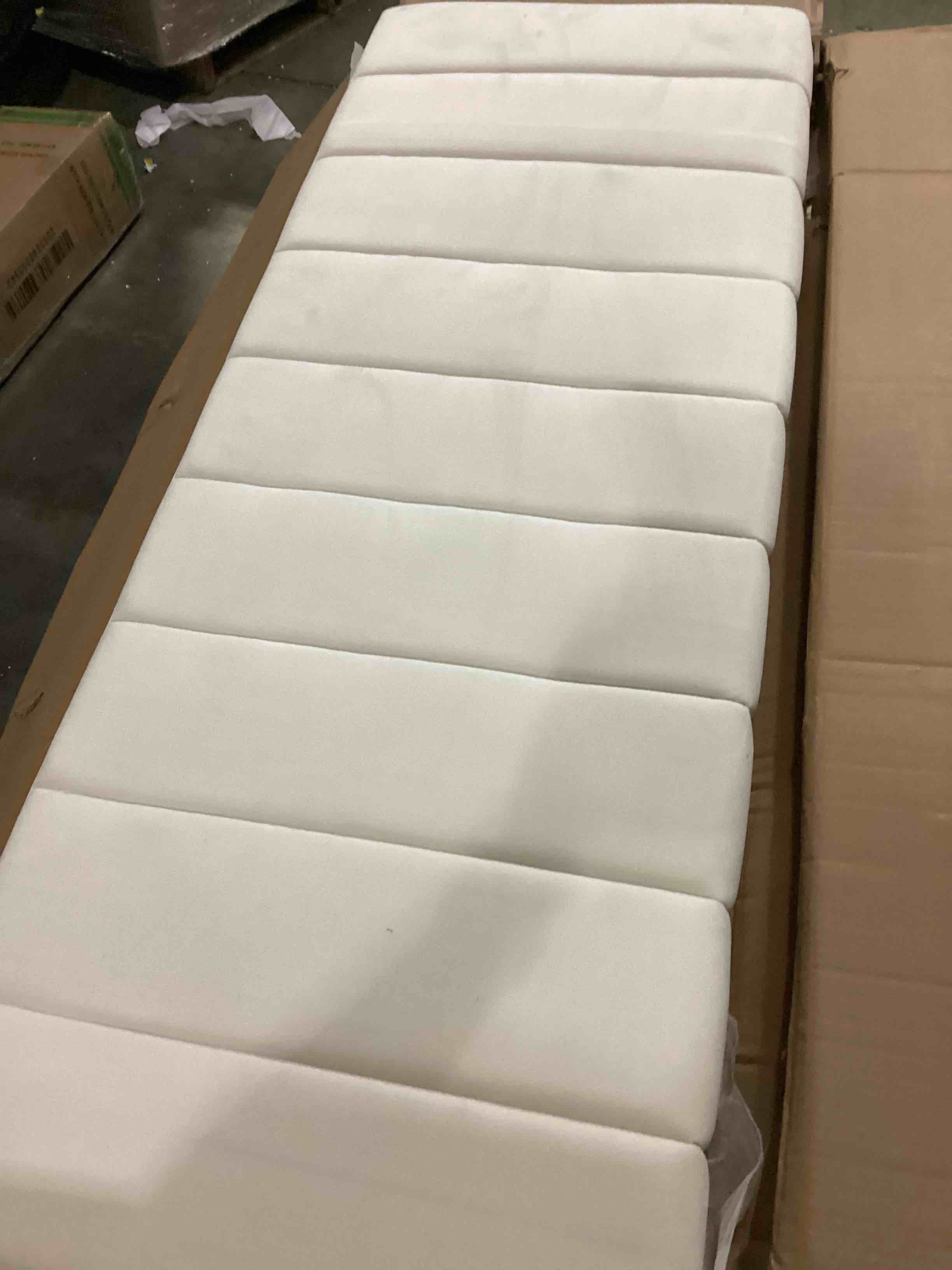 https://s3.amazonaws.com/lotting-images-prod/bidfta/PPE2350888_1750260744323.jpeg
