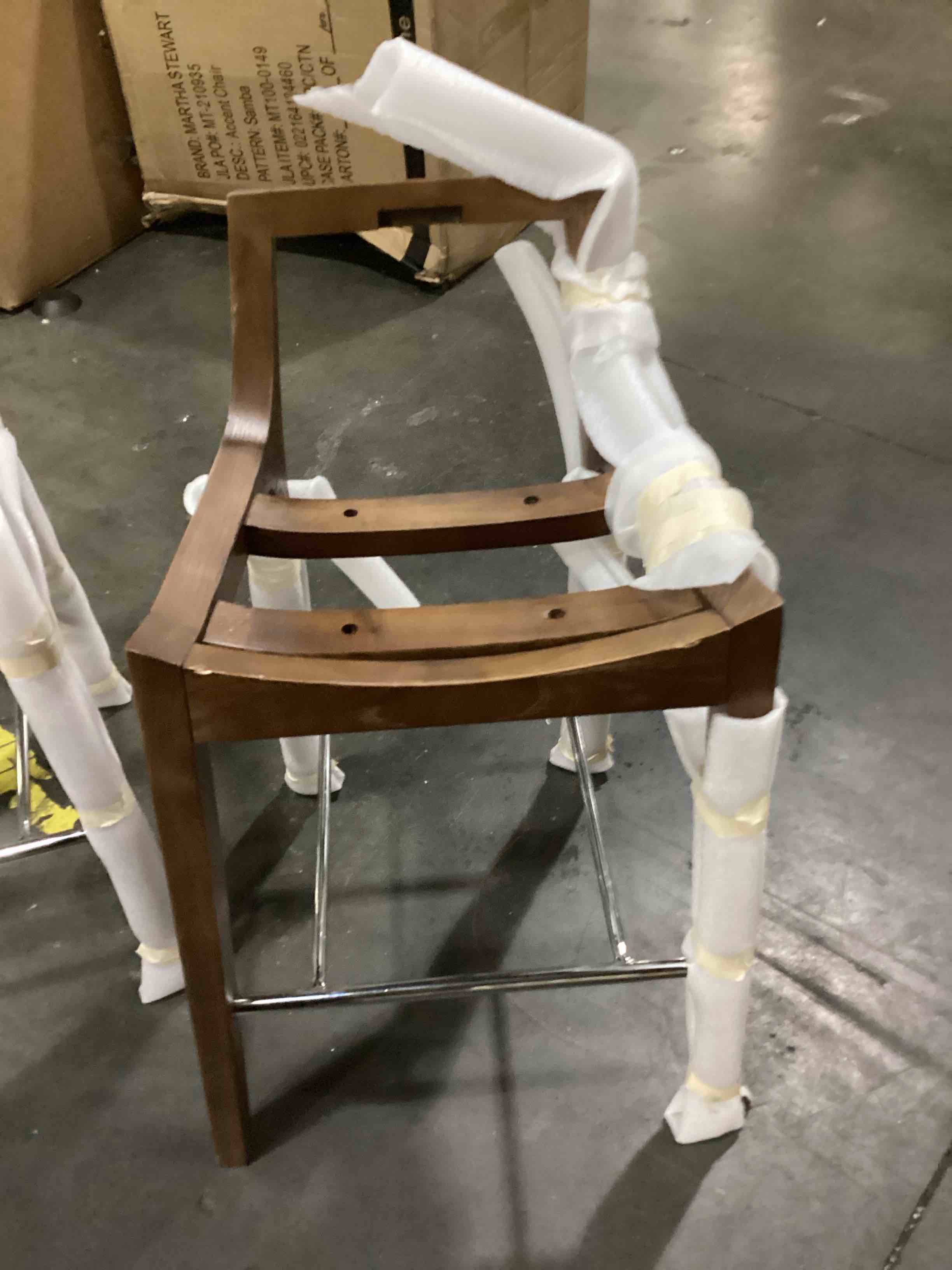 https://s3.amazonaws.com/lotting-images-prod/bidfta/PPE2350902_1750266628077.jpeg