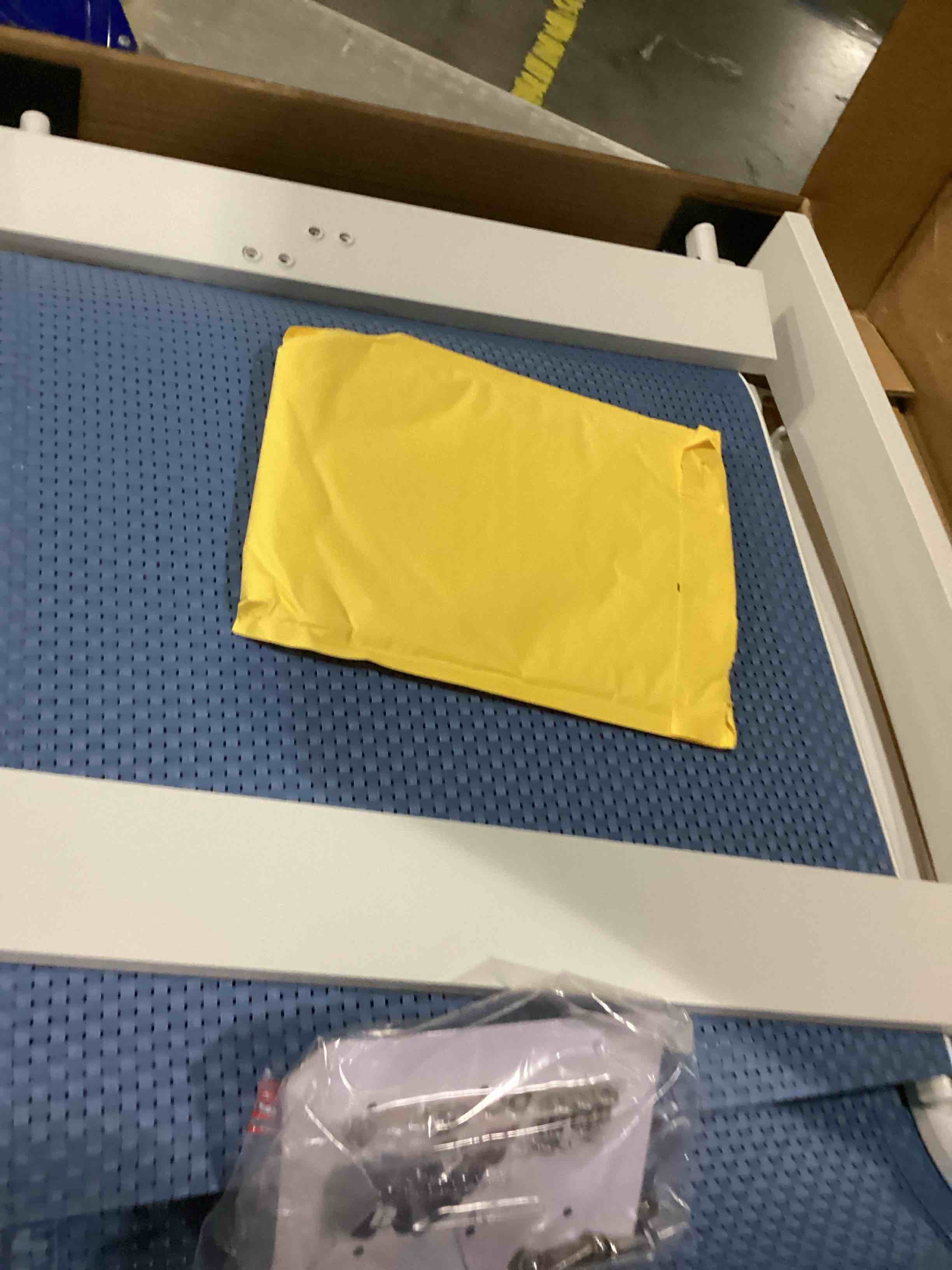 https://s3.amazonaws.com/lotting-images-prod/bidfta/PPE2351012_1750417537230.jpeg