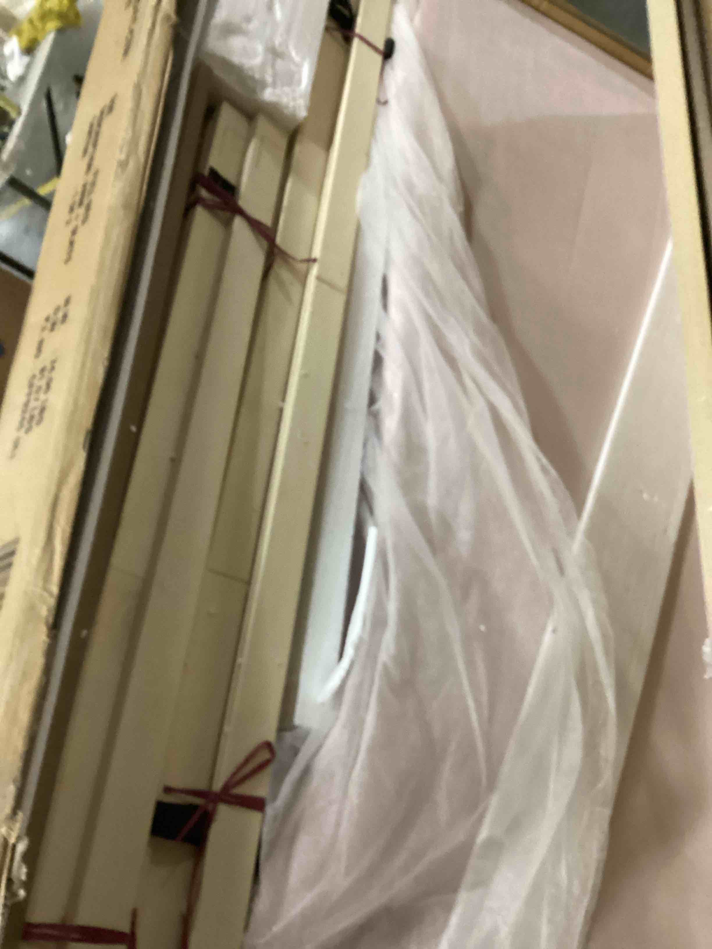 https://s3.amazonaws.com/lotting-images-prod/bidfta/PPE2351080_1750441290984.jpeg
