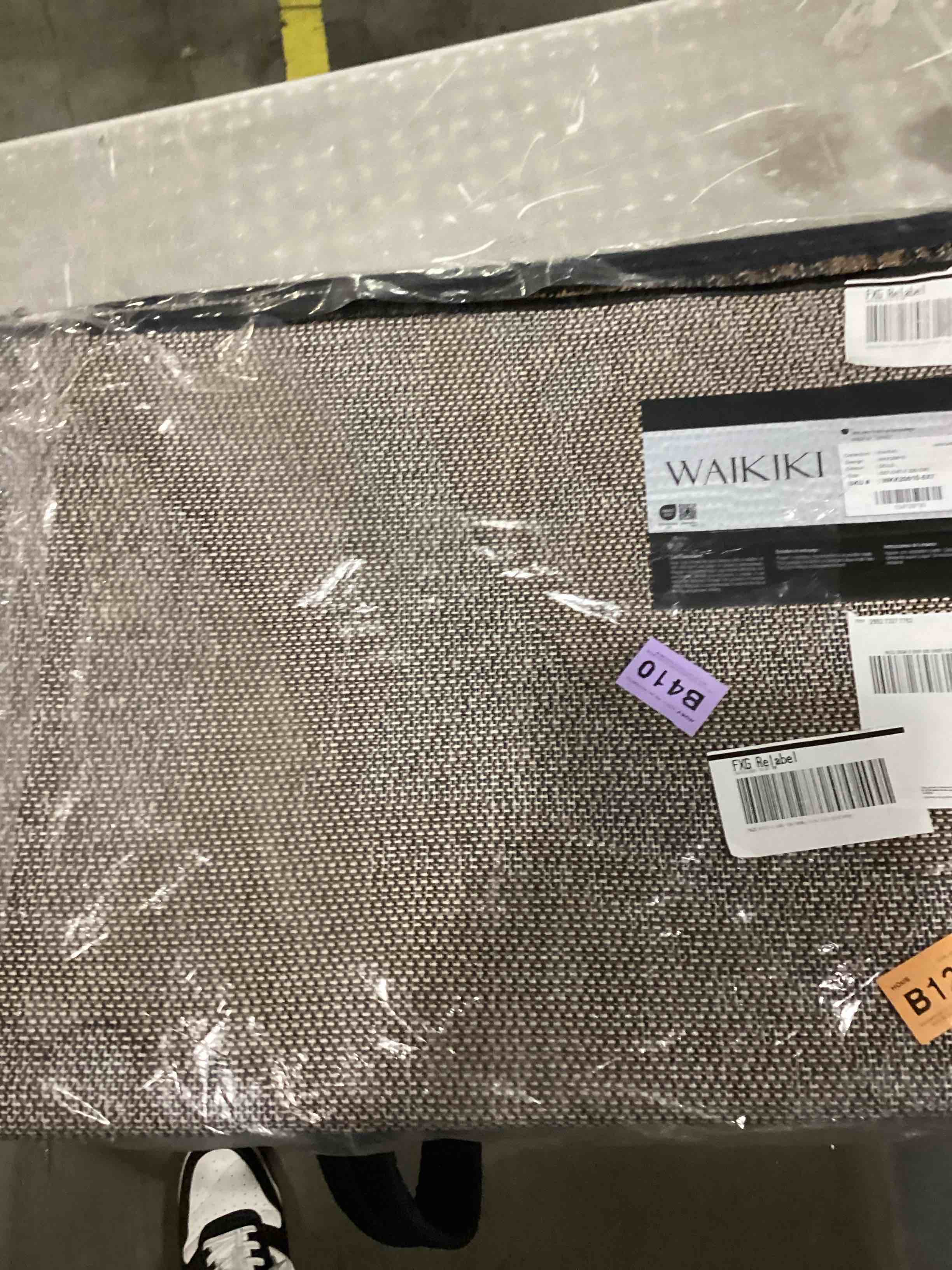 https://s3.amazonaws.com/lotting-images-prod/bidfta/PPE2351107_1750508186919.jpeg