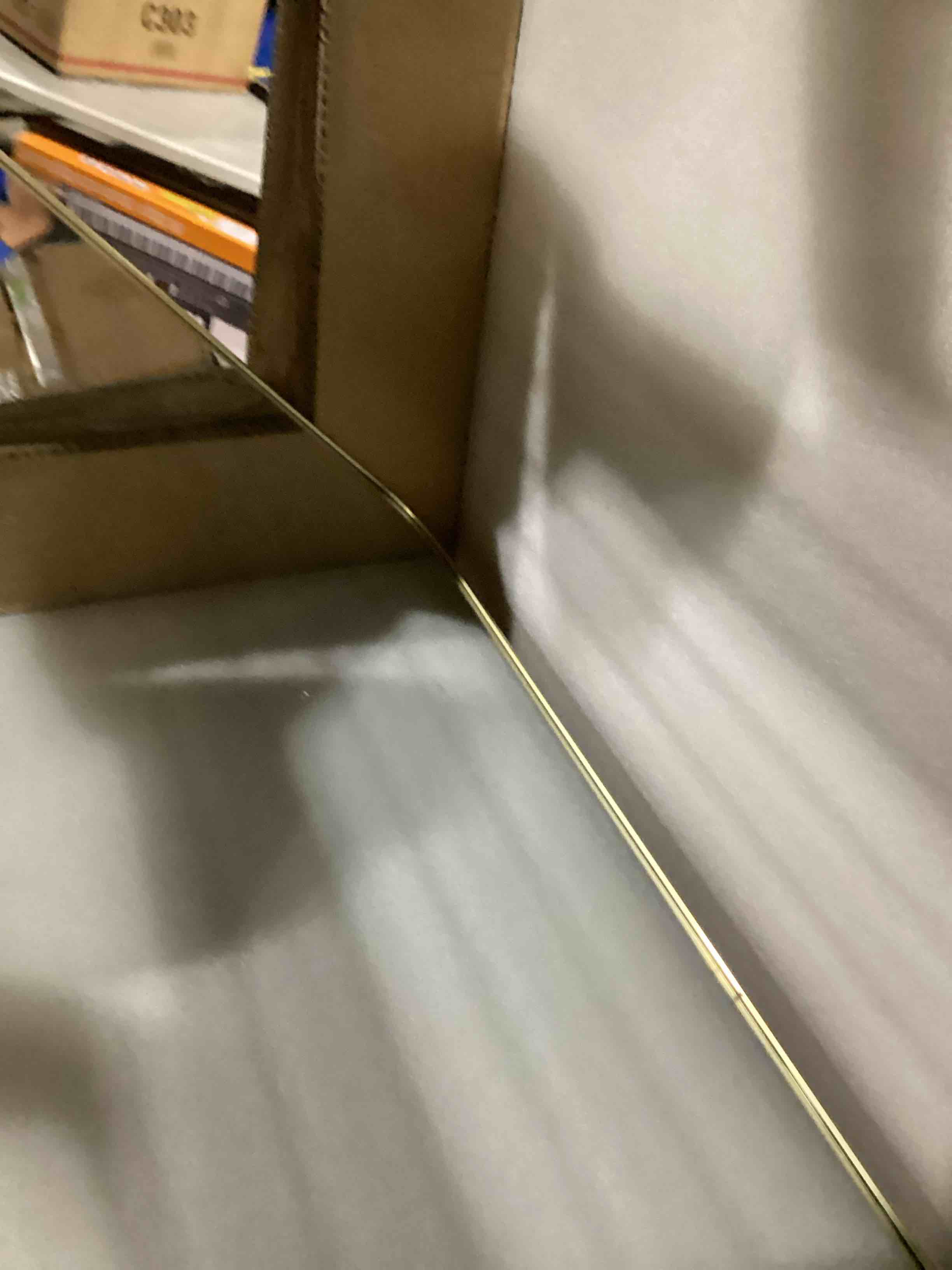 https://s3.amazonaws.com/lotting-images-prod/bidfta/PPE2351228_1750693323023.jpeg