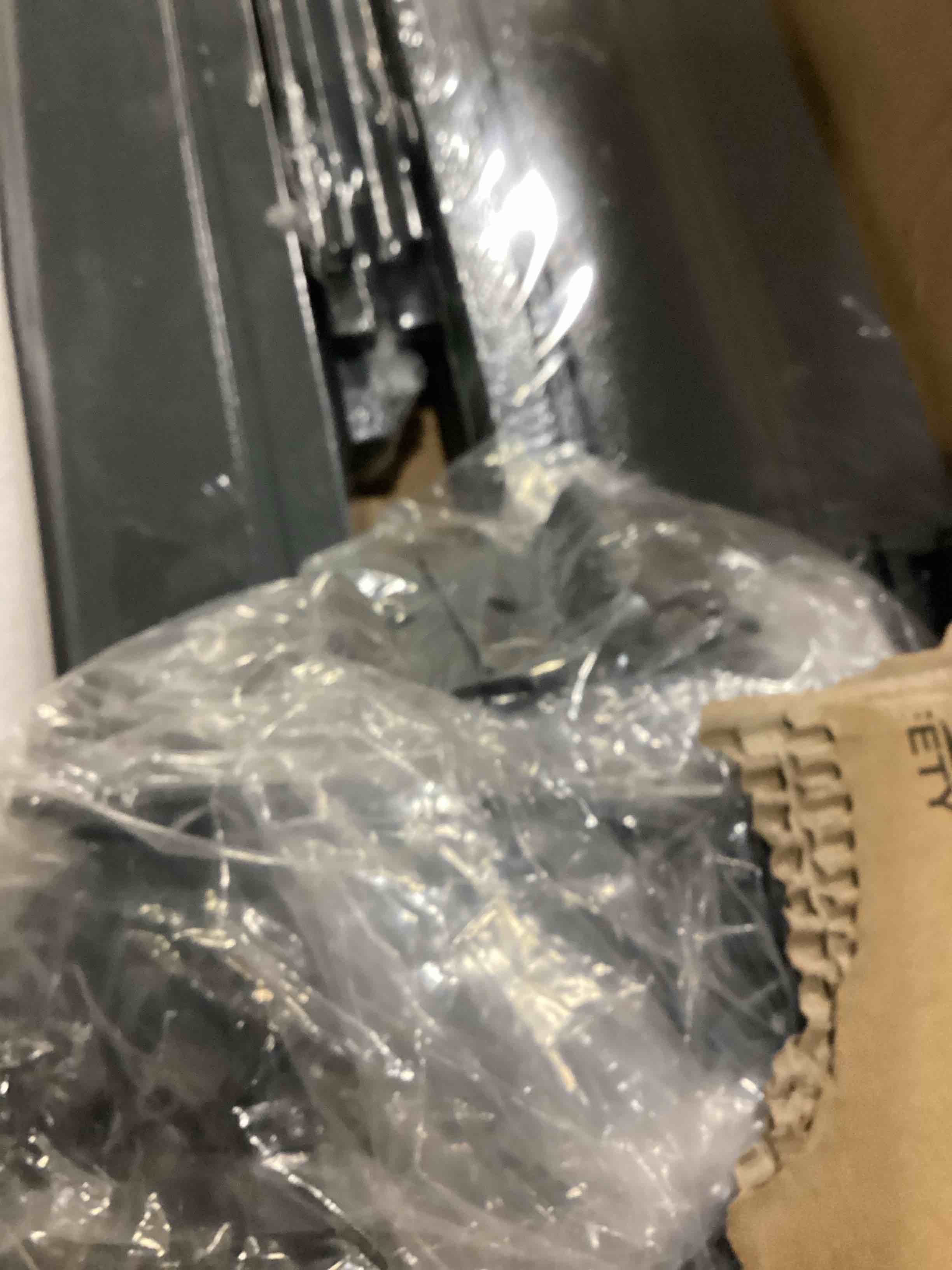 https://s3.amazonaws.com/lotting-images-prod/bidfta/PPE2351263_1750765267943.jpeg