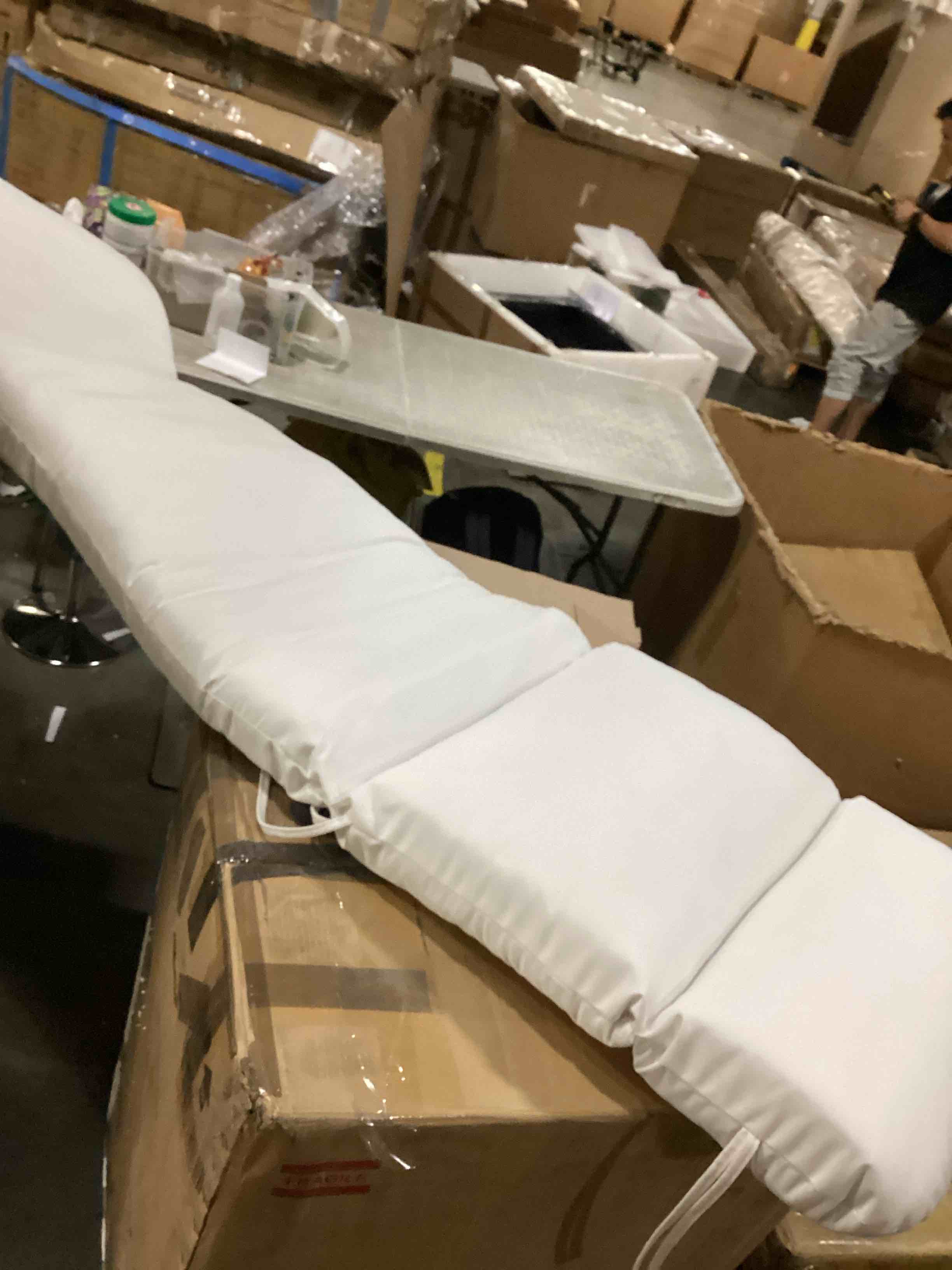 https://s3.amazonaws.com/lotting-images-prod/bidfta/PPE2351418_1750938646785.jpeg