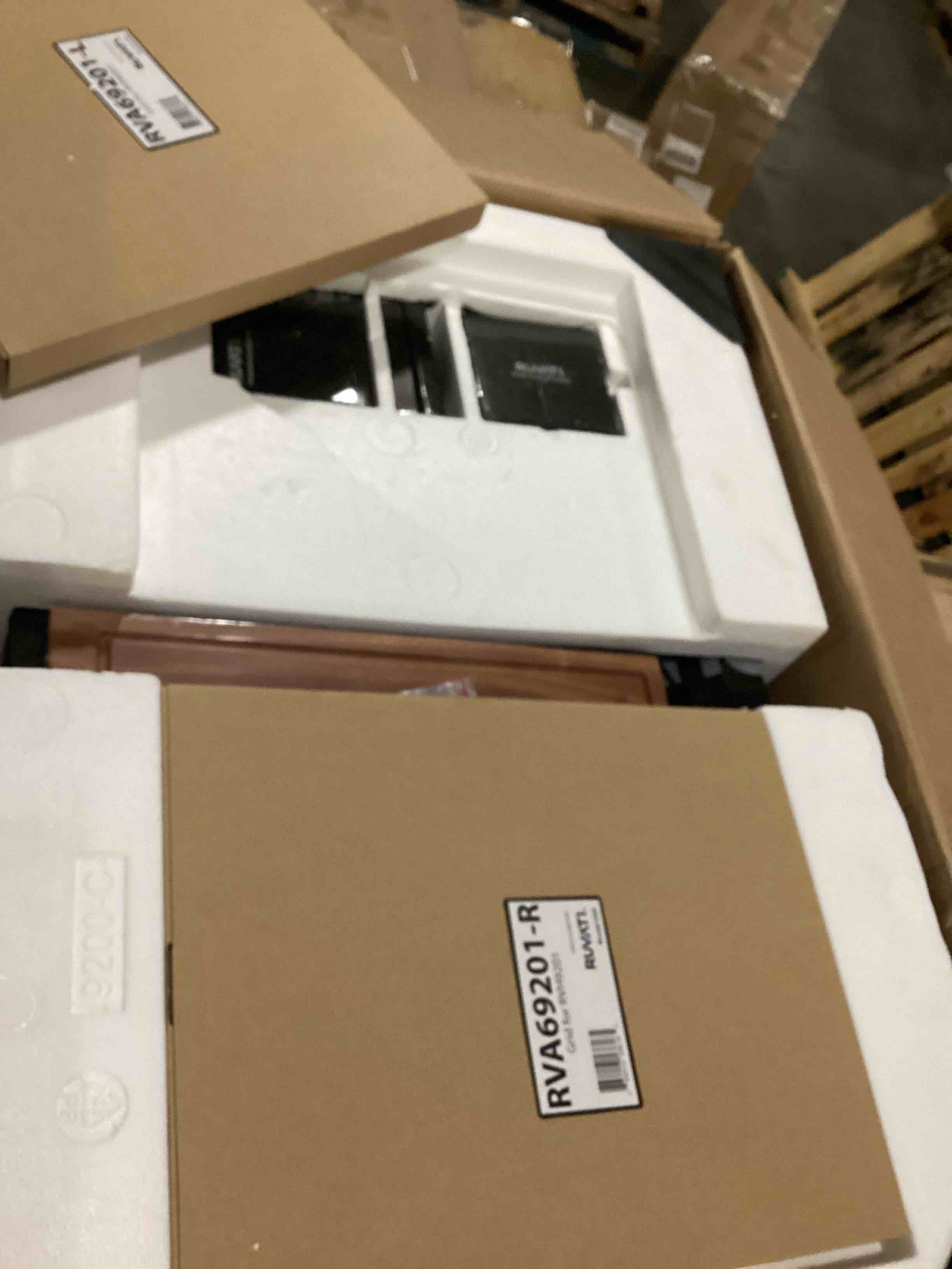 https://s3.amazonaws.com/lotting-images-prod/bidfta/PPE2351422_1750940010437.jpeg