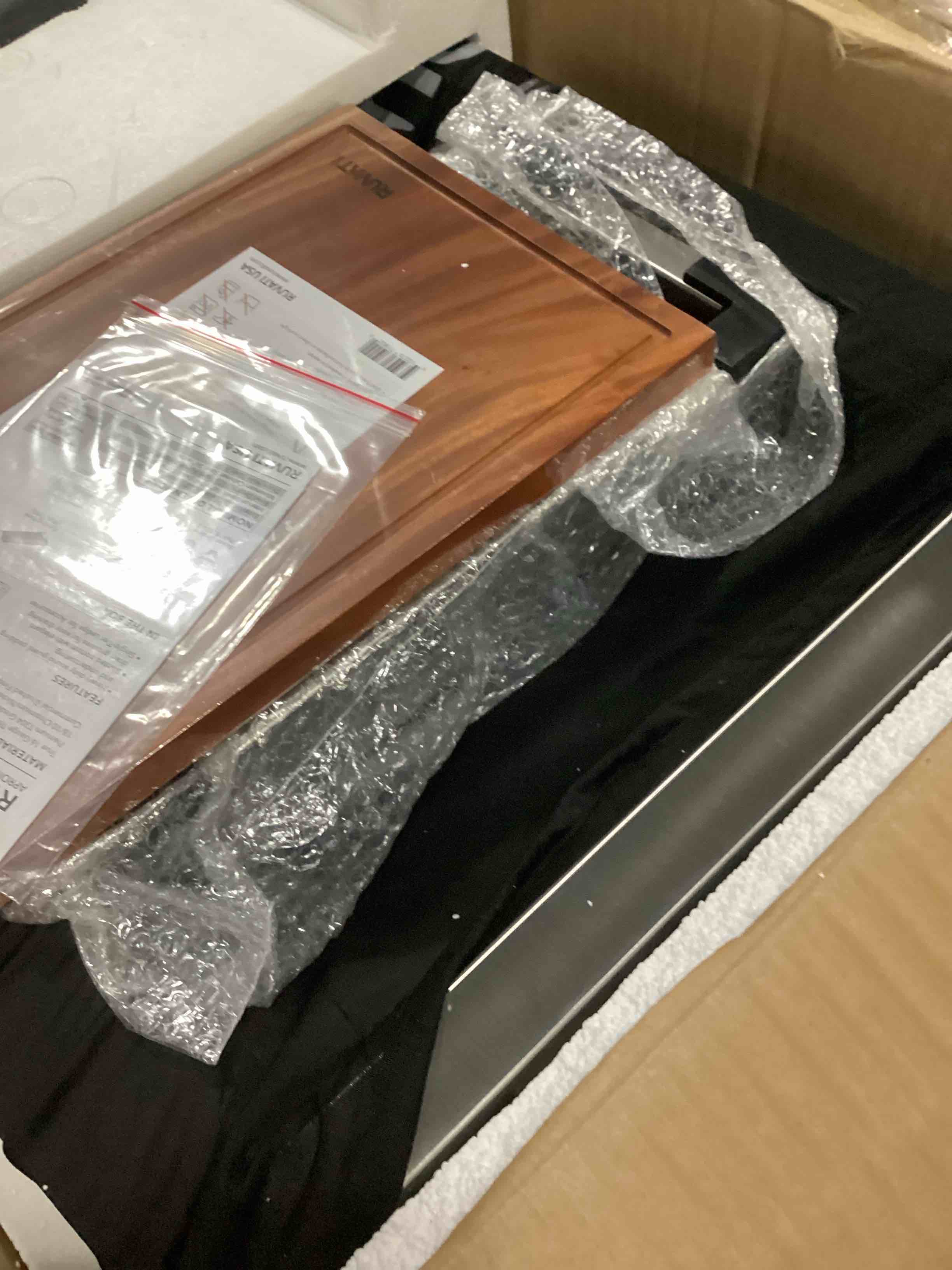 https://s3.amazonaws.com/lotting-images-prod/bidfta/PPE2351422_1750940024686.jpeg