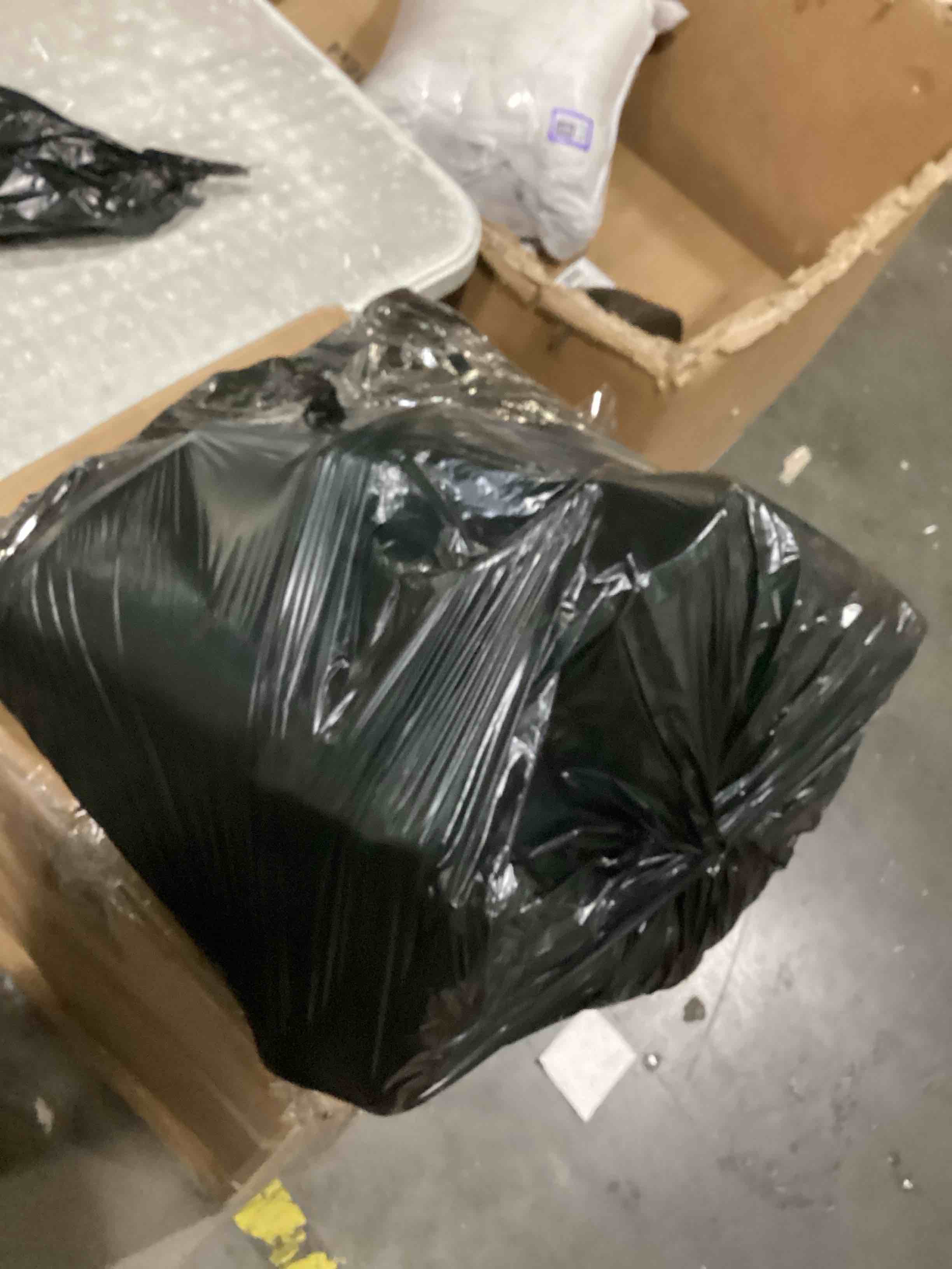 https://s3.amazonaws.com/lotting-images-prod/bidfta/PPE2351632_1751298665084.jpeg