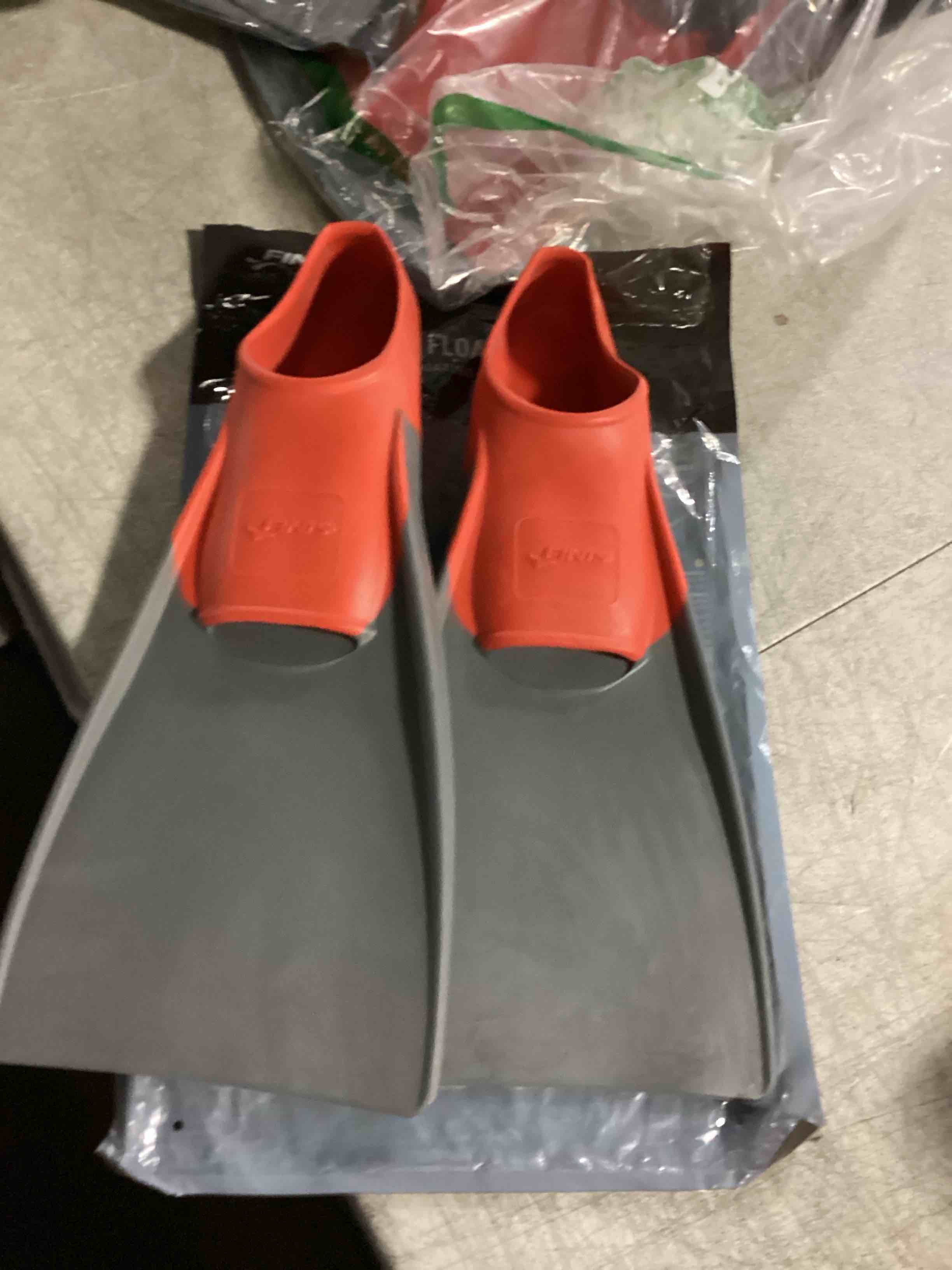 https://s3.amazonaws.com/lotting-images-prod/bidfta/PPE2354027_1745588033452.jpeg