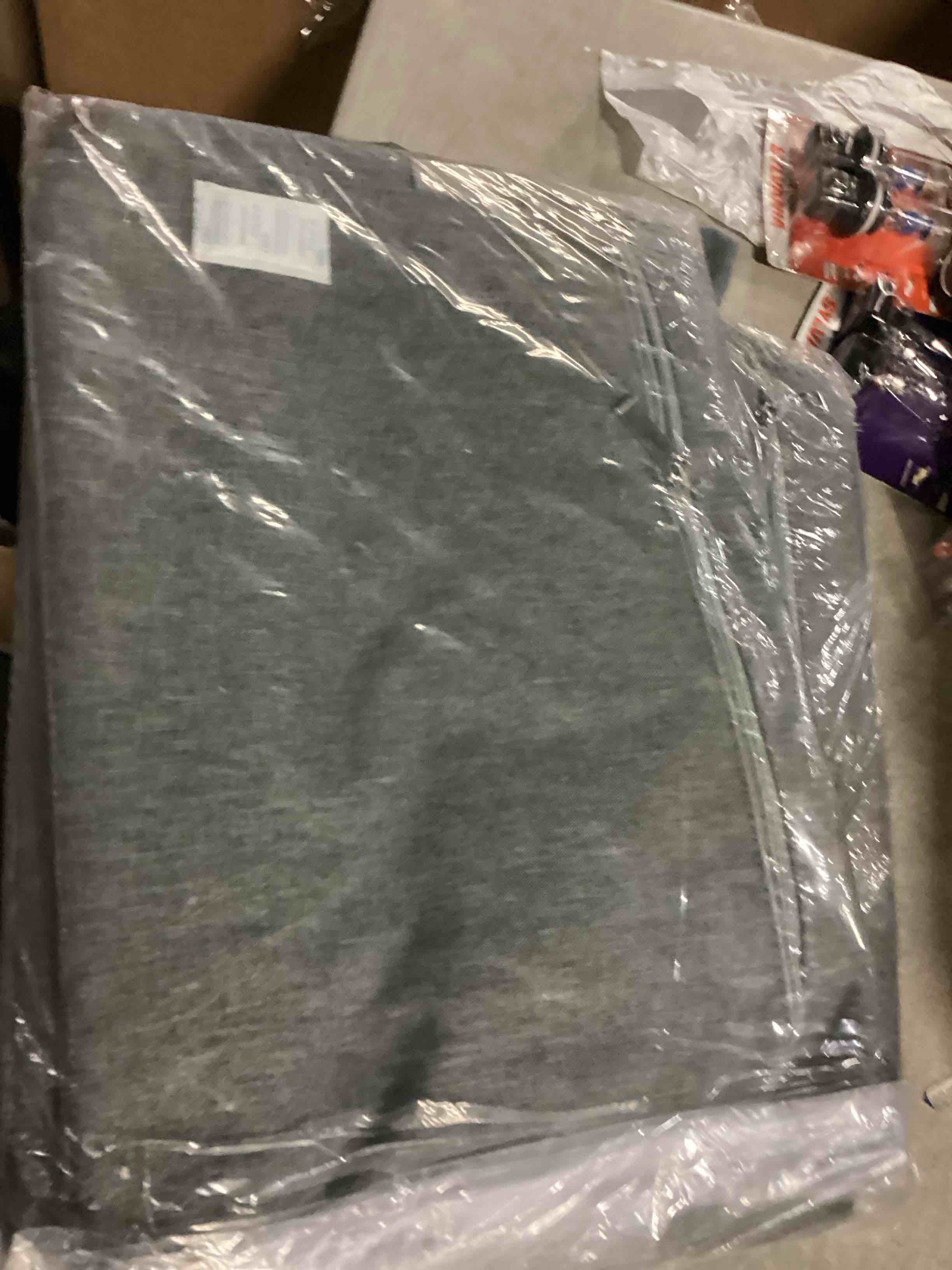 https://s3.amazonaws.com/lotting-images-prod/bidfta/PPE2354082_1745600545815.jpeg