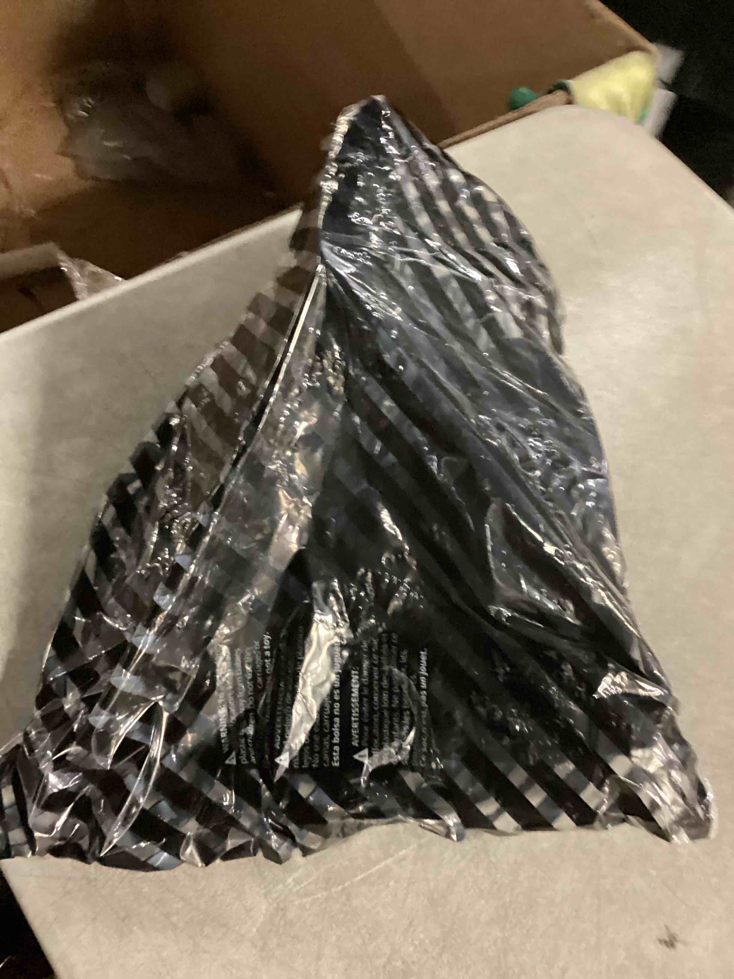 https://s3.amazonaws.com/lotting-images-prod/bidfta/PPE2354224_1745846906189.jpeg