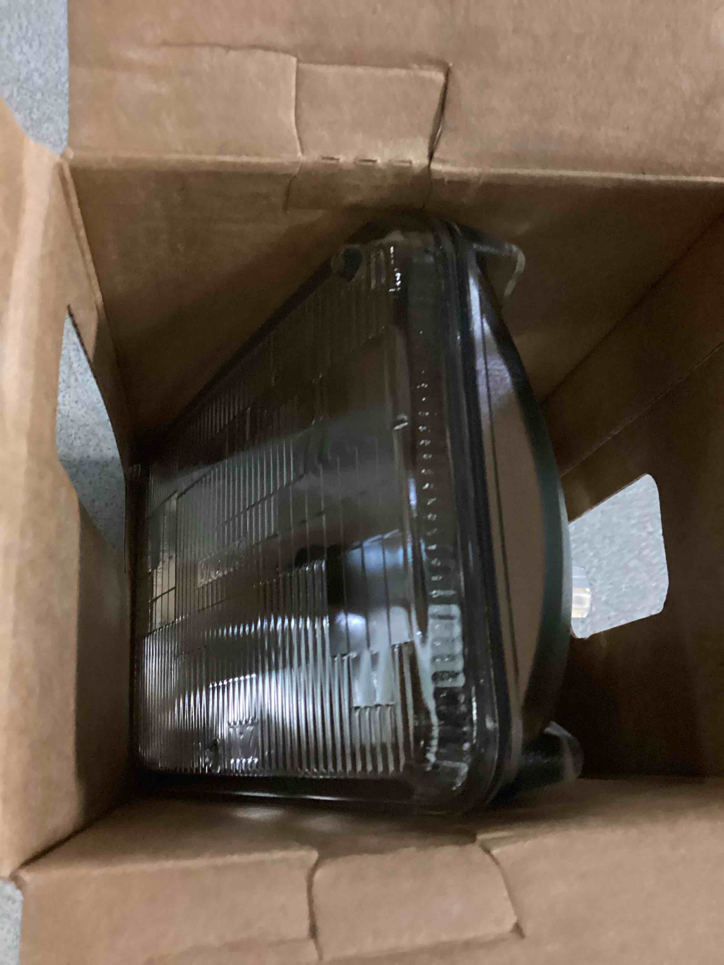 https://s3.amazonaws.com/lotting-images-prod/bidfta/PPE2354947_1746184916763.jpeg