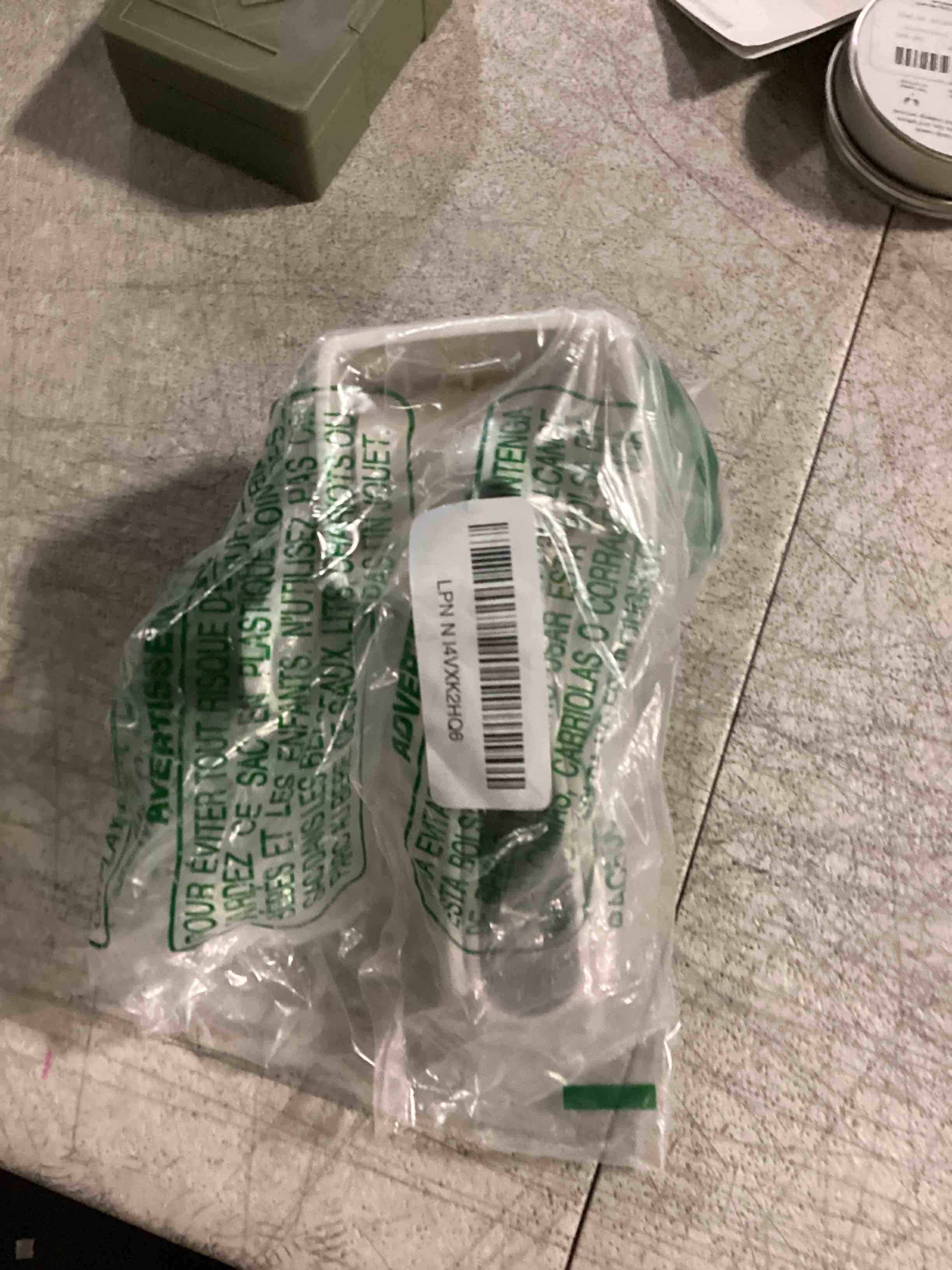 https://s3.amazonaws.com/lotting-images-prod/bidfta/PPE2355600_1746550533134.jpeg