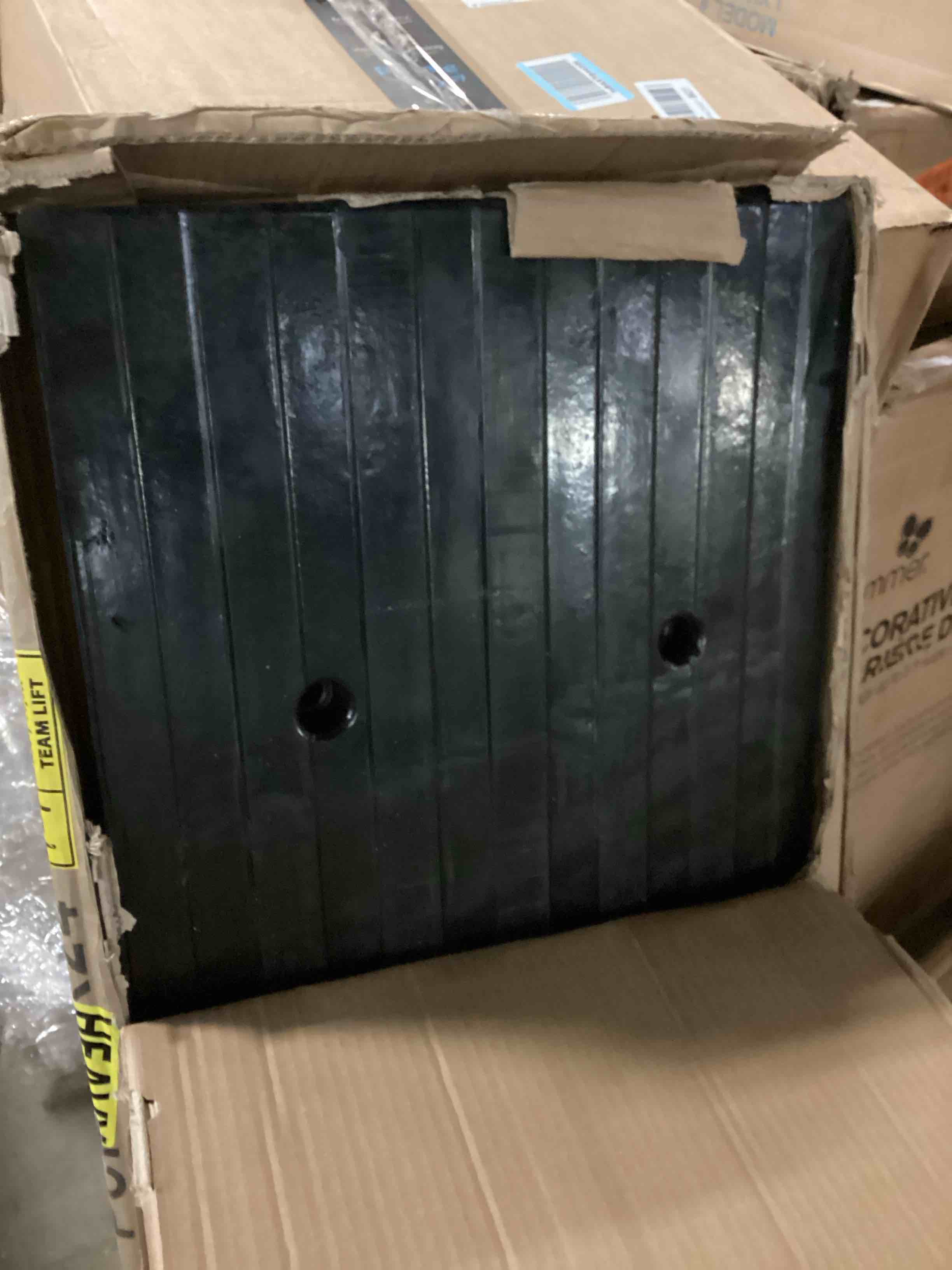 https://s3.amazonaws.com/lotting-images-prod/bidfta/PPE2355761_1746641968204.jpeg