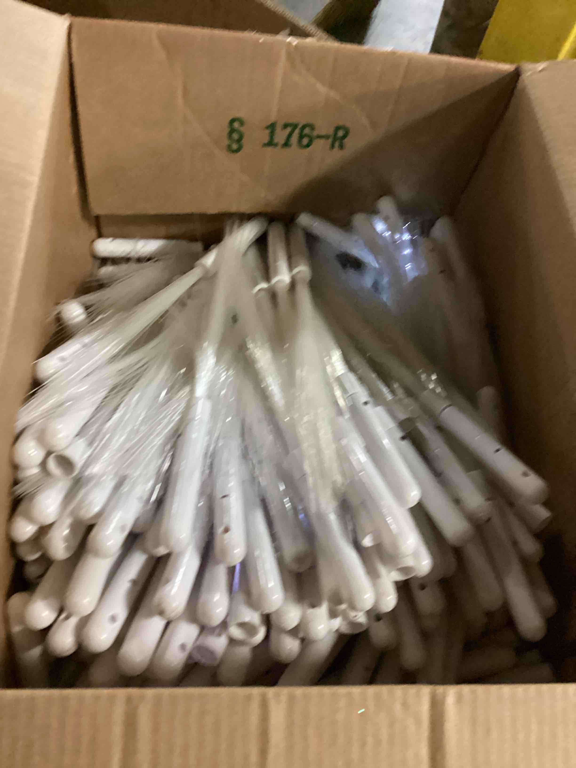 https://s3.amazonaws.com/lotting-images-prod/bidfta/PPE2355796_1746704444728.jpeg