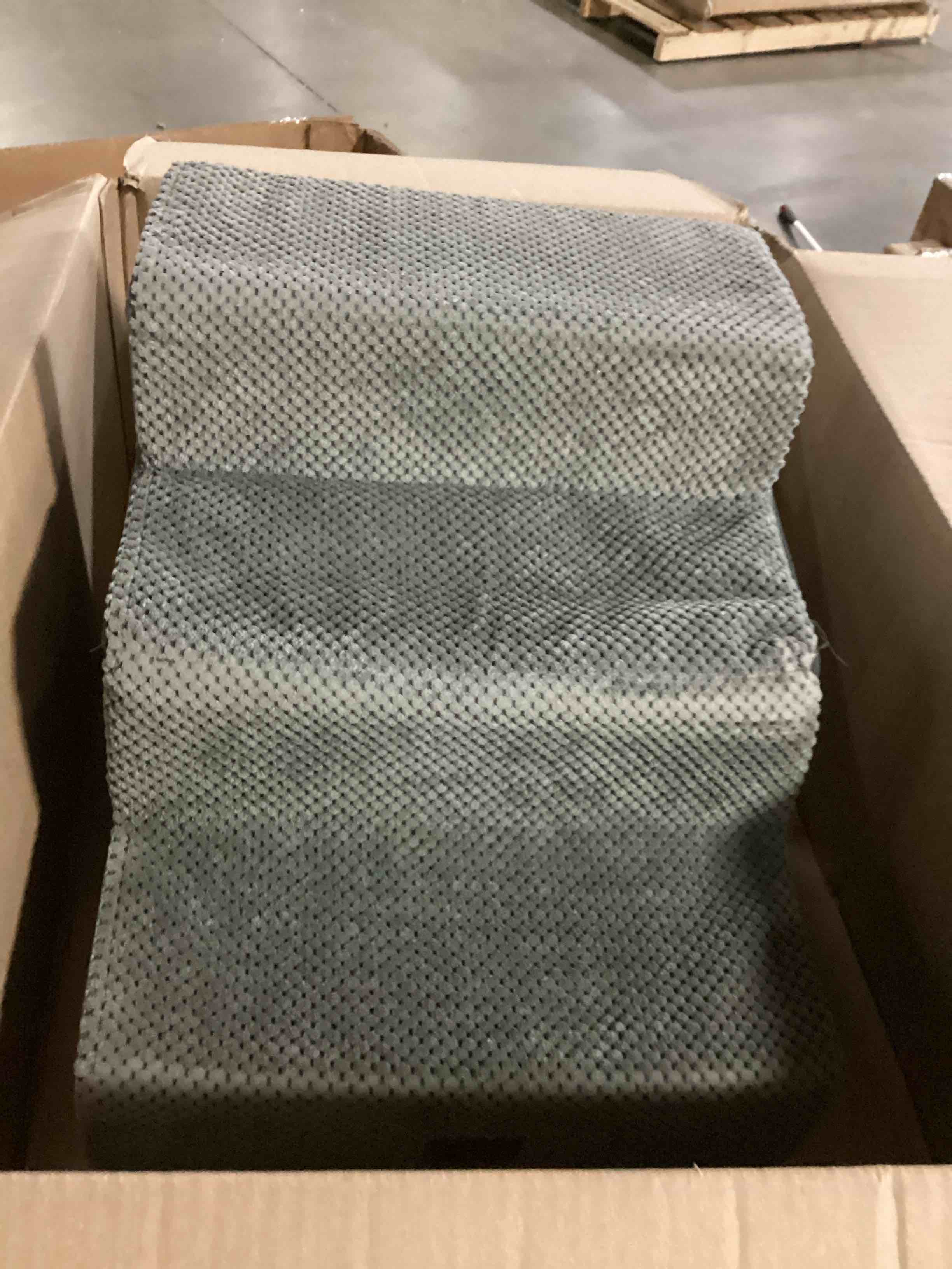 https://s3.amazonaws.com/lotting-images-prod/bidfta/PPE2355815_1746707099778.jpeg