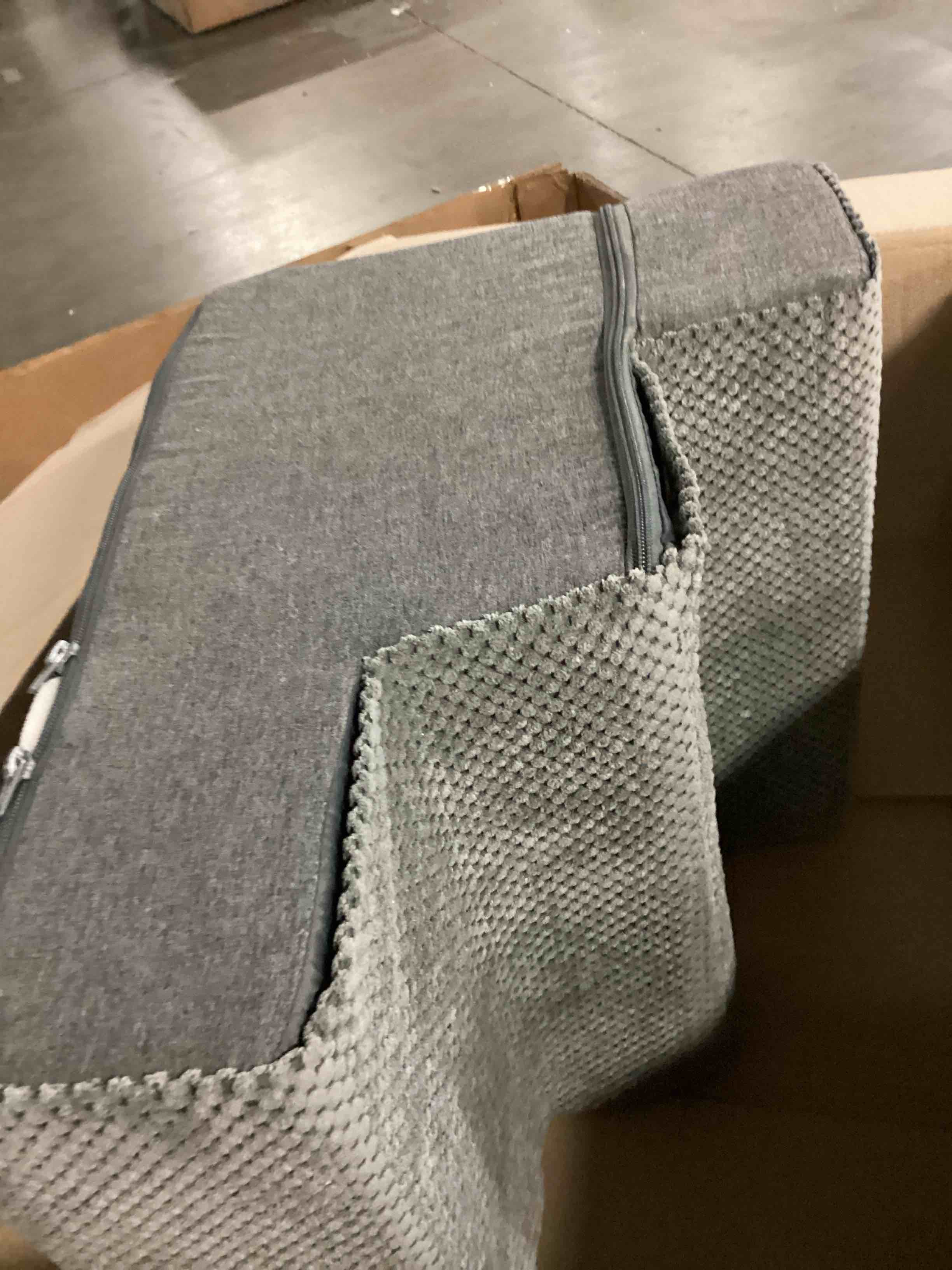 https://s3.amazonaws.com/lotting-images-prod/bidfta/PPE2355815_1746707105763.jpeg
