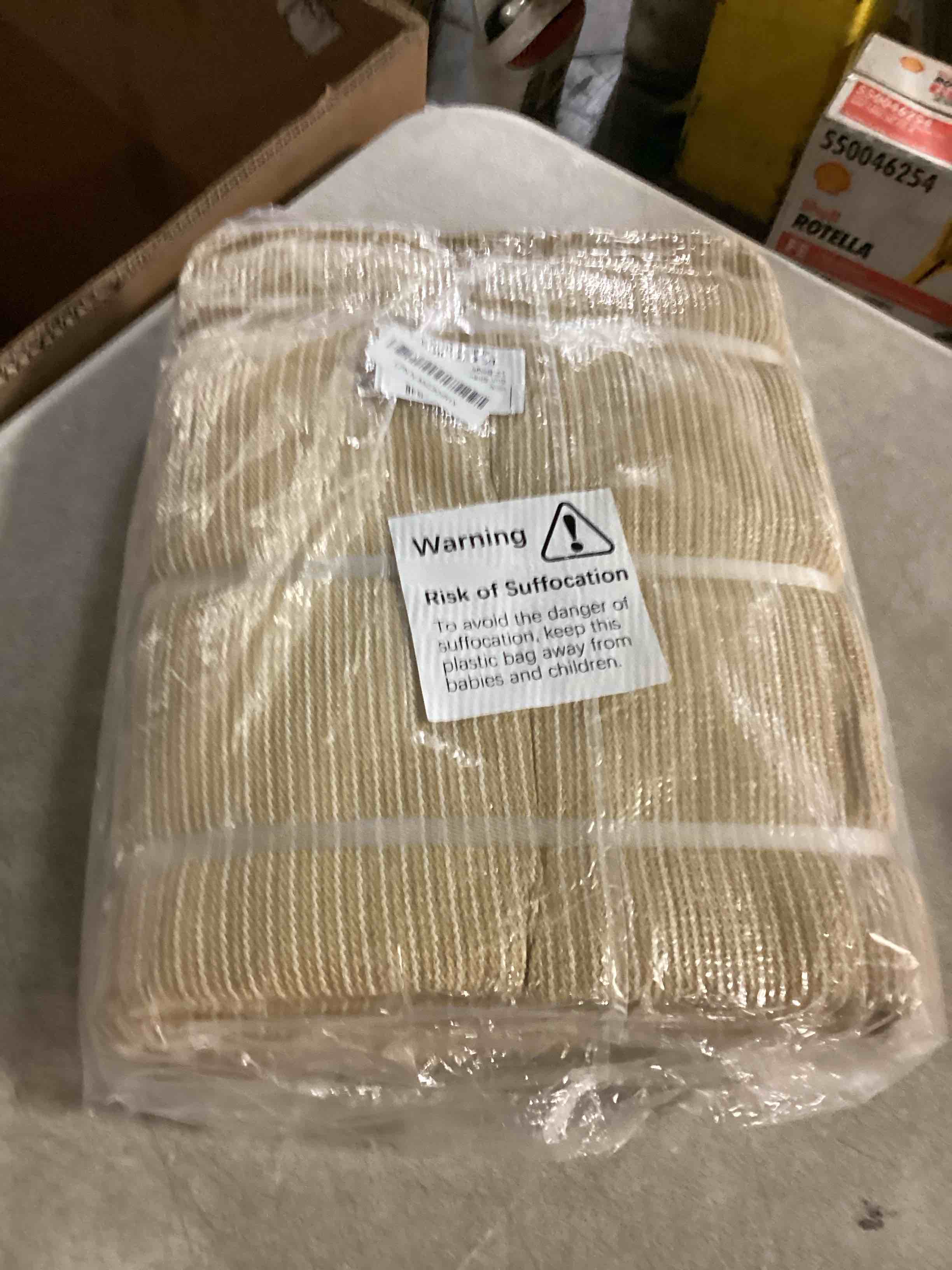 https://s3.amazonaws.com/lotting-images-prod/bidfta/PPE2355834_1746711318999.jpeg