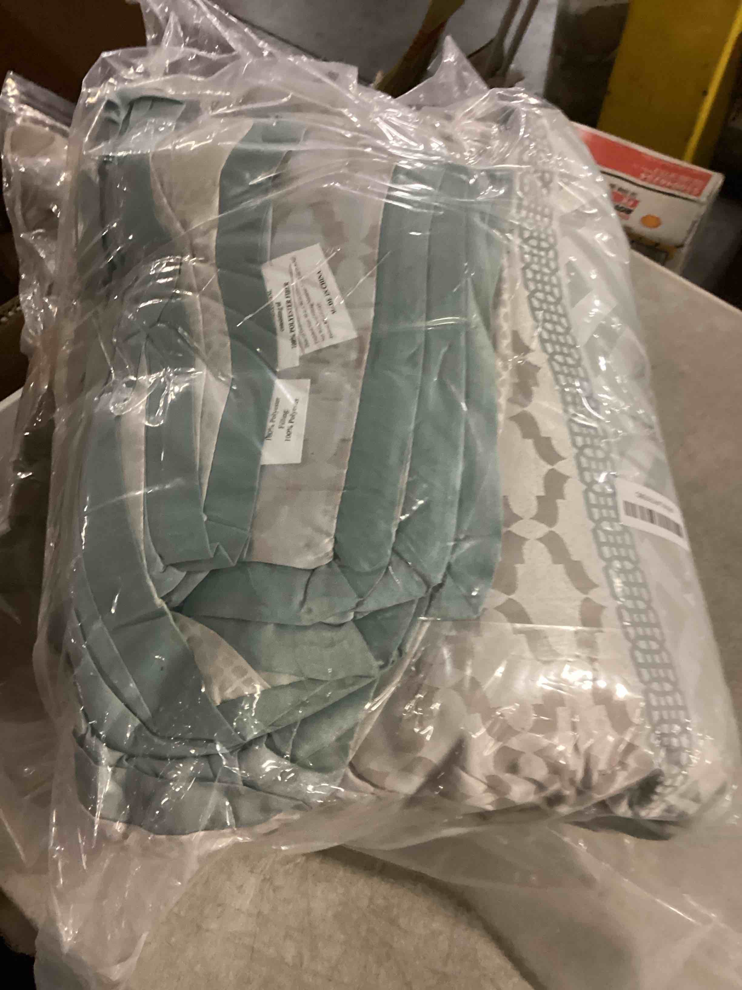 https://s3.amazonaws.com/lotting-images-prod/bidfta/PPE2355874_1746717397002.jpeg