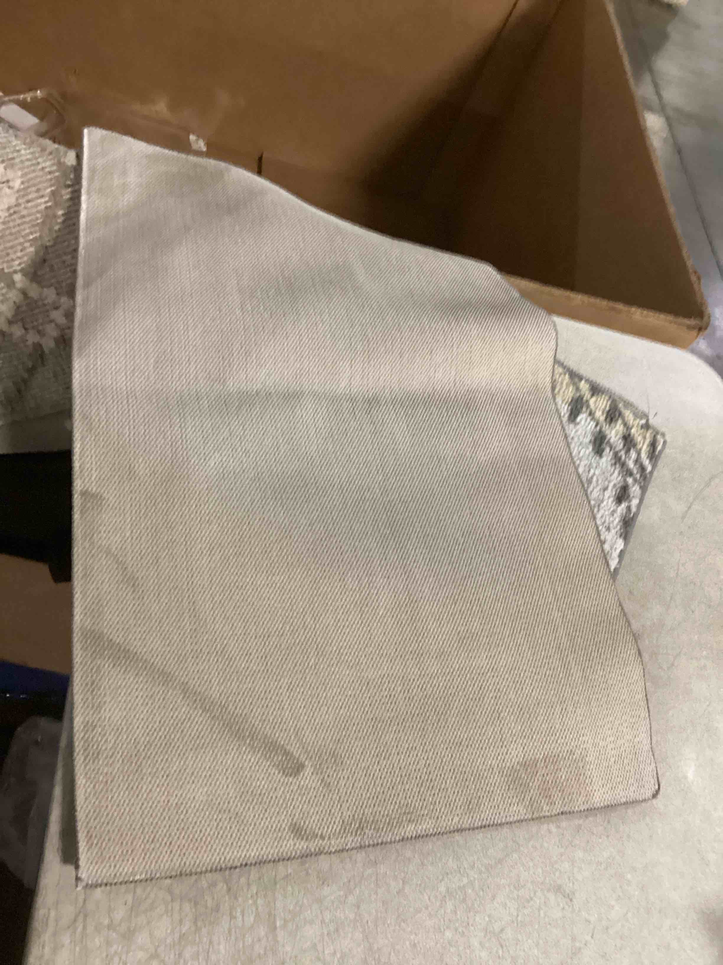 https://s3.amazonaws.com/lotting-images-prod/bidfta/PPE2356215_1749225303491.jpeg