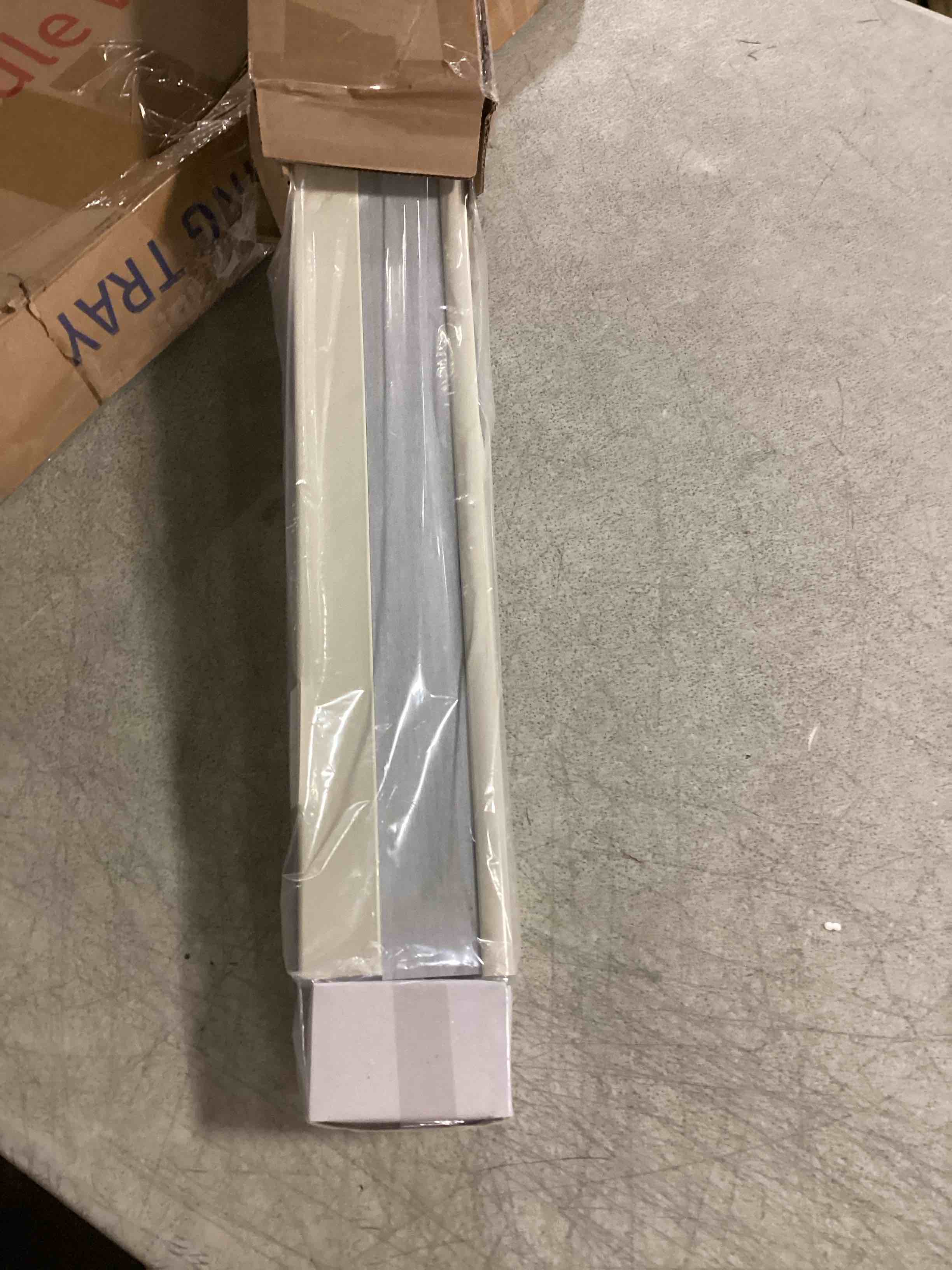 https://s3.amazonaws.com/lotting-images-prod/bidfta/PPE2357119_1749835577403.jpeg