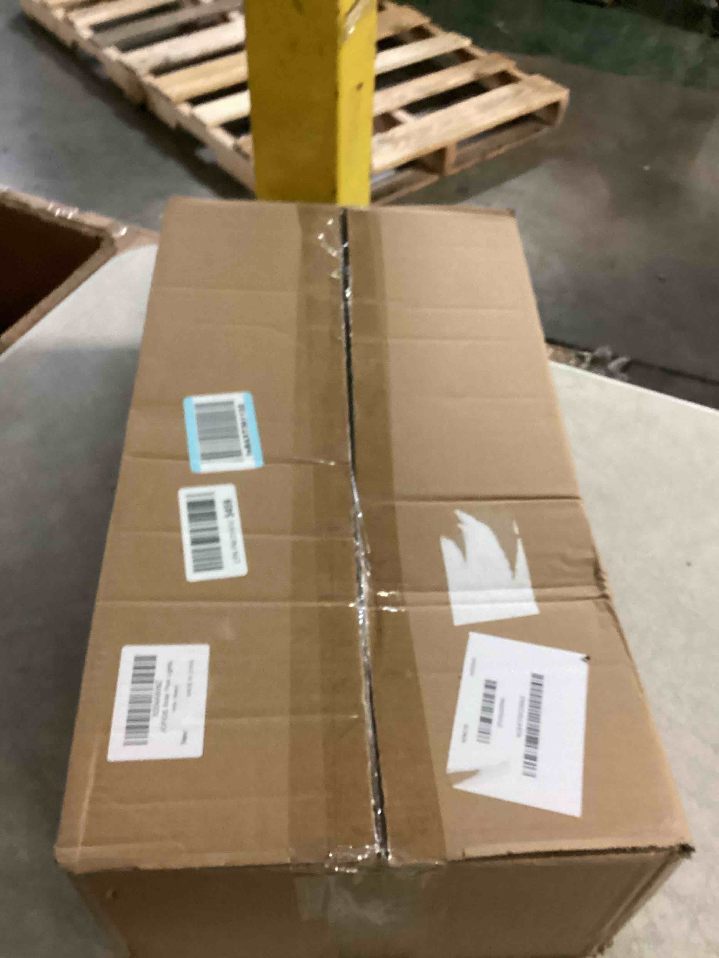 https://s3.amazonaws.com/lotting-images-prod/bidfta/PPE2357632_1750173730491.jpeg