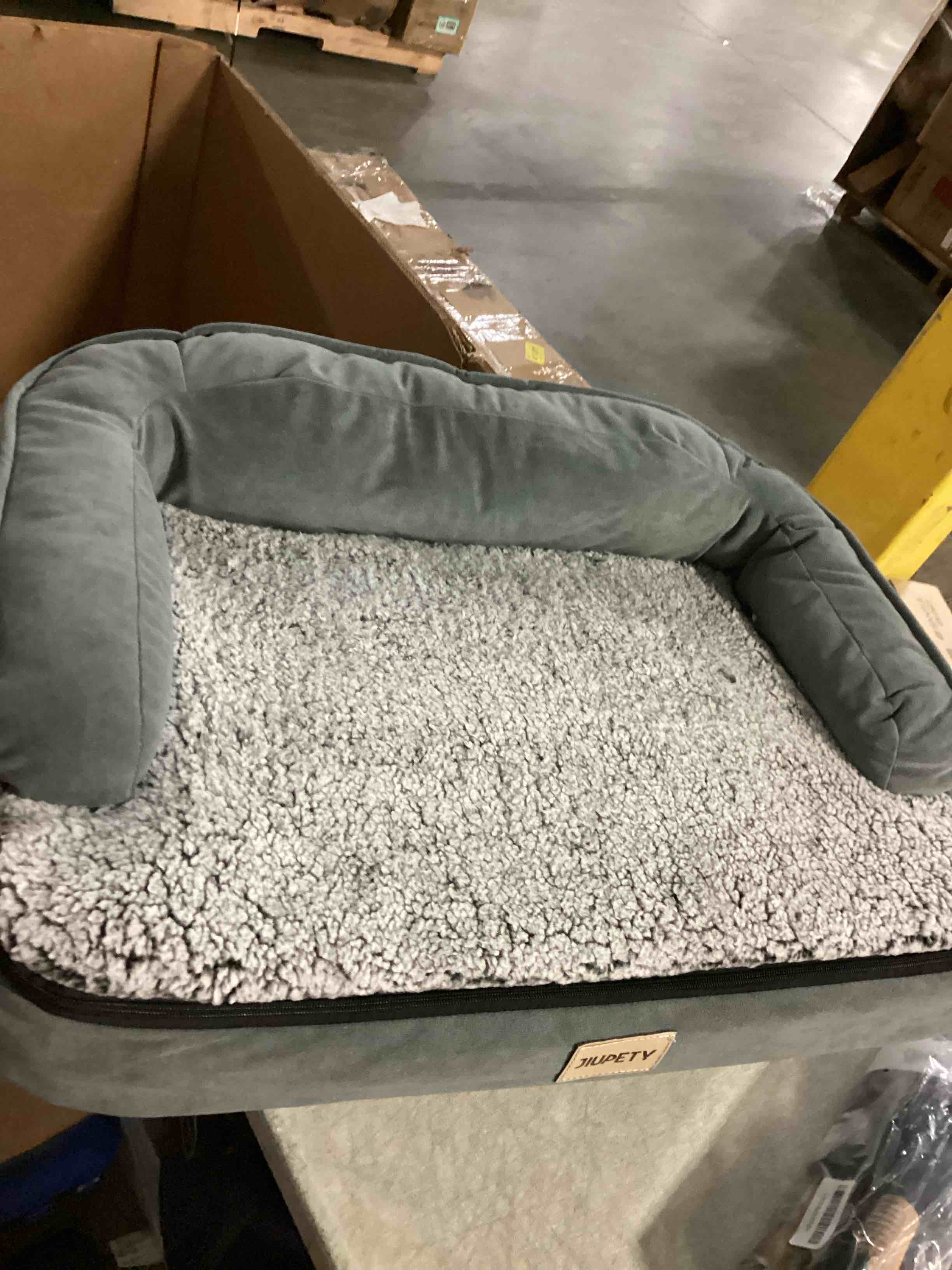 https://s3.amazonaws.com/lotting-images-prod/bidfta/PPE2357968_1750422960968.jpeg