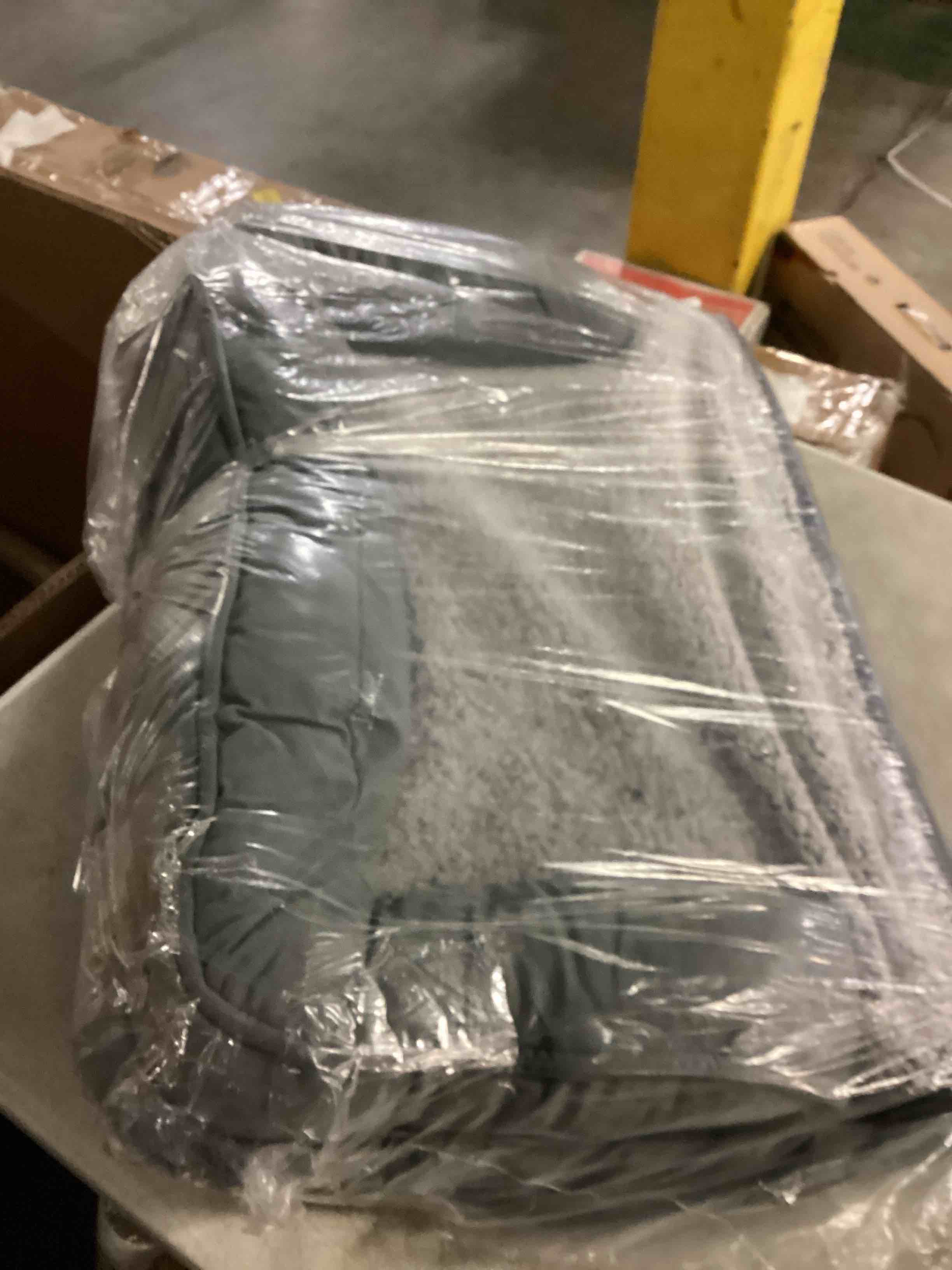 https://s3.amazonaws.com/lotting-images-prod/bidfta/PPE2357968_1750423093225.jpeg