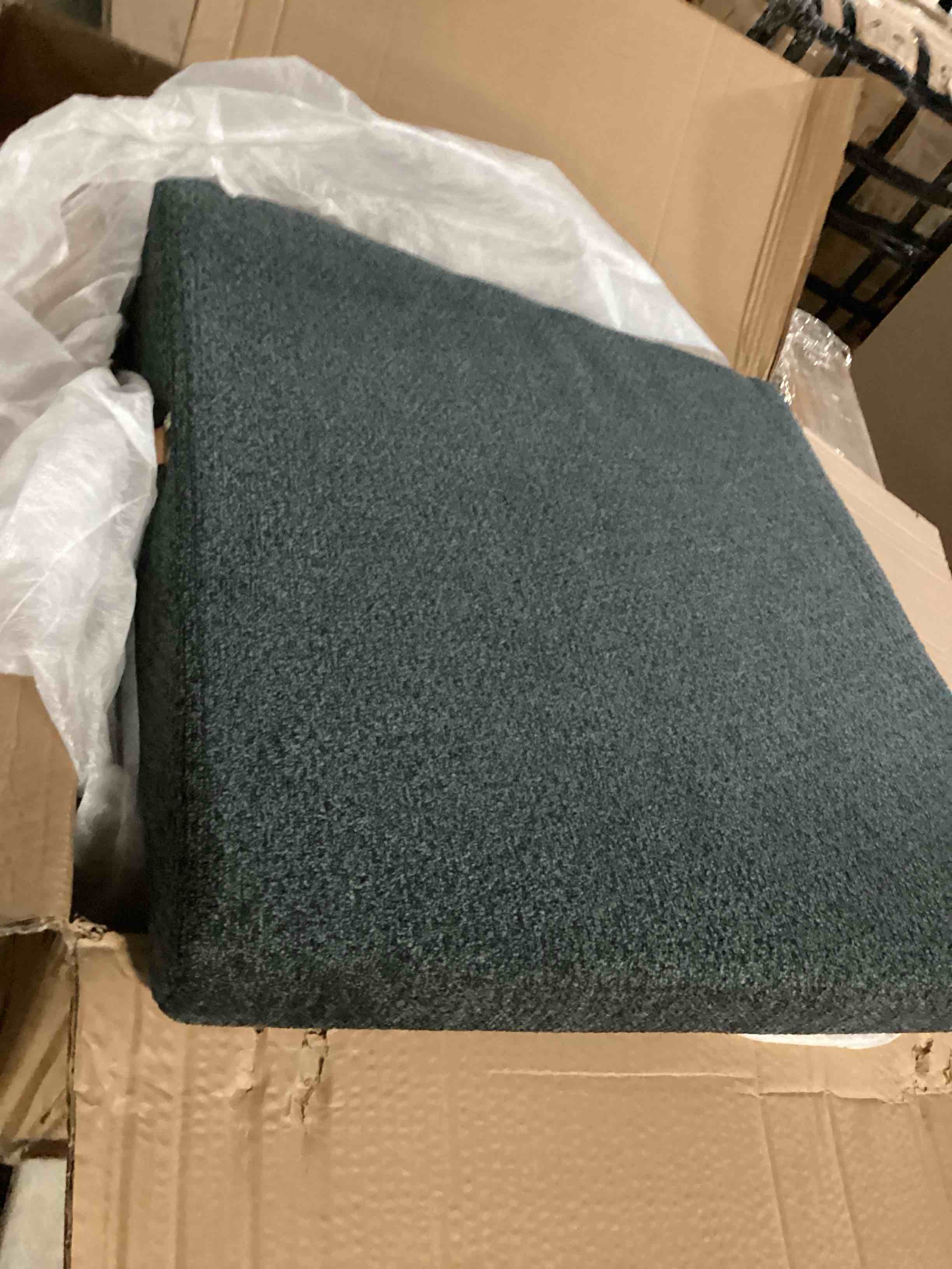 https://s3.amazonaws.com/lotting-images-prod/bidfta/PPE2358165_1750690015351.jpeg