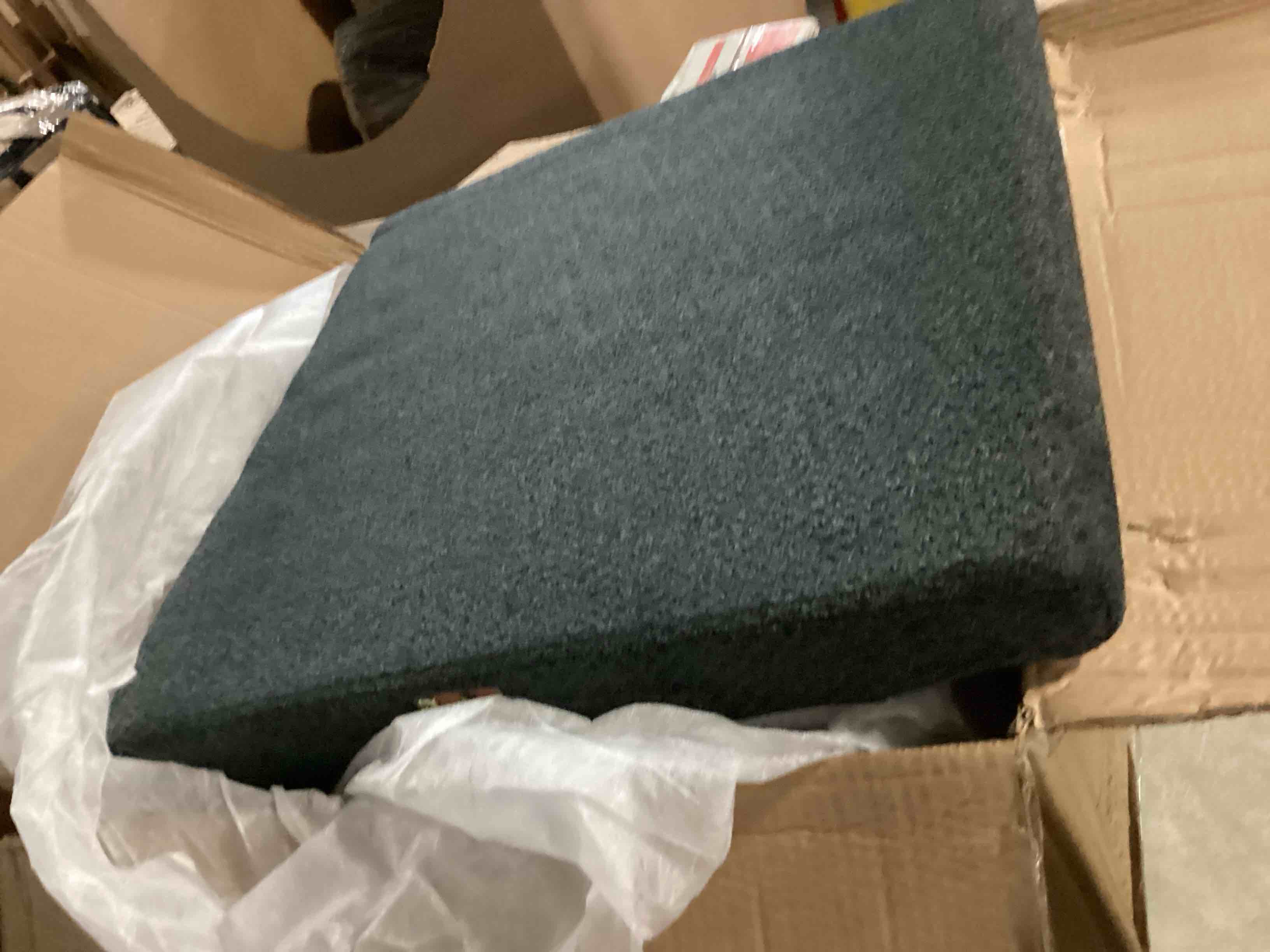 https://s3.amazonaws.com/lotting-images-prod/bidfta/PPE2358165_1750690017420.jpeg