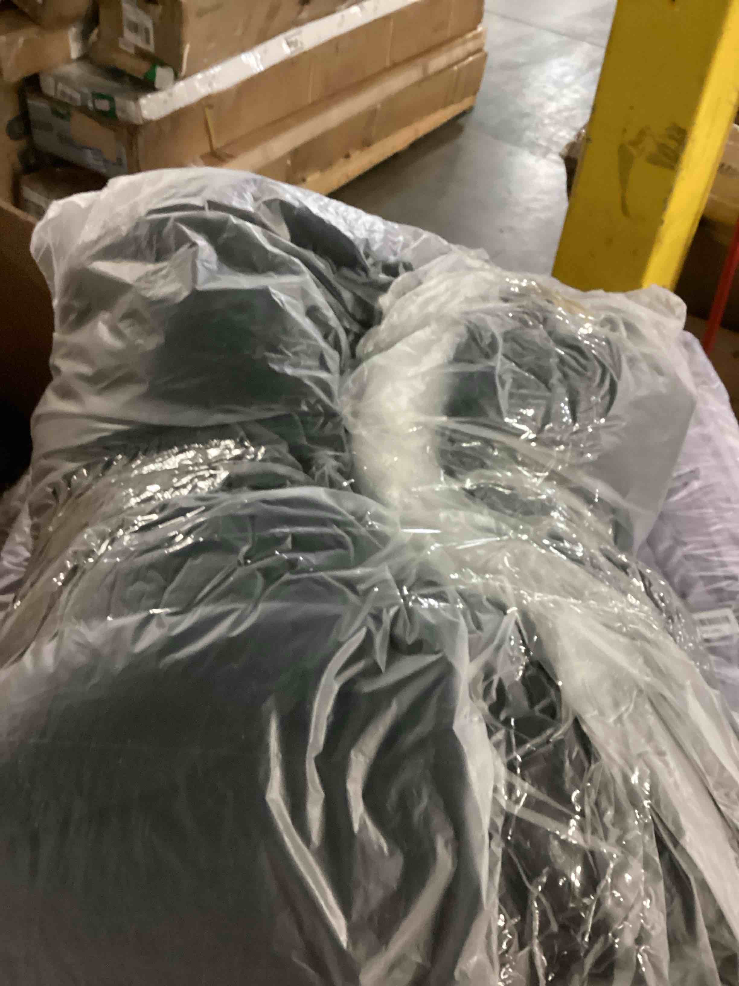 https://s3.amazonaws.com/lotting-images-prod/bidfta/PPE2358952_1751282142224.jpeg