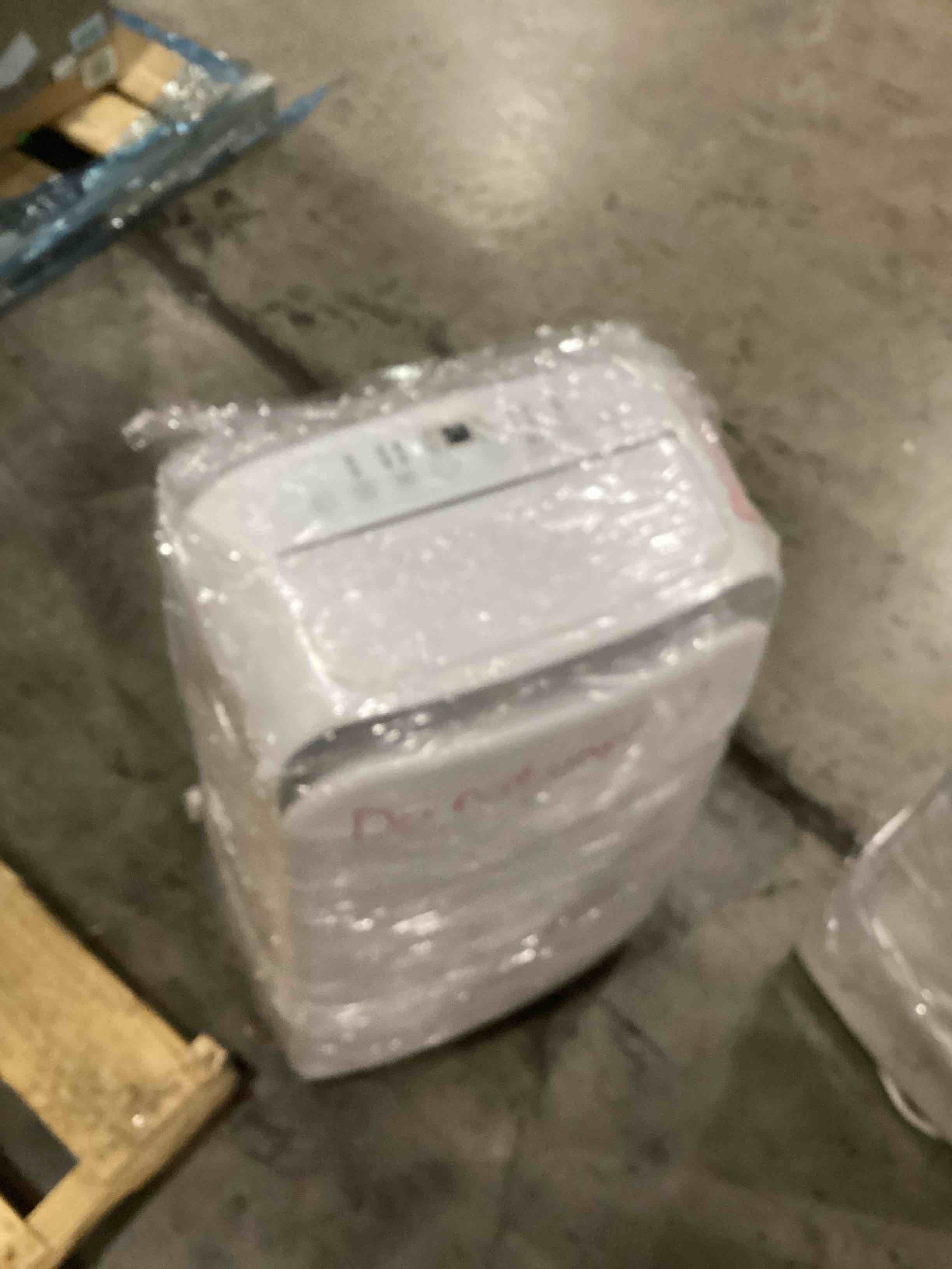 https://s3.amazonaws.com/lotting-images-prod/bidfta/PPE2359239_1745866953624.jpeg