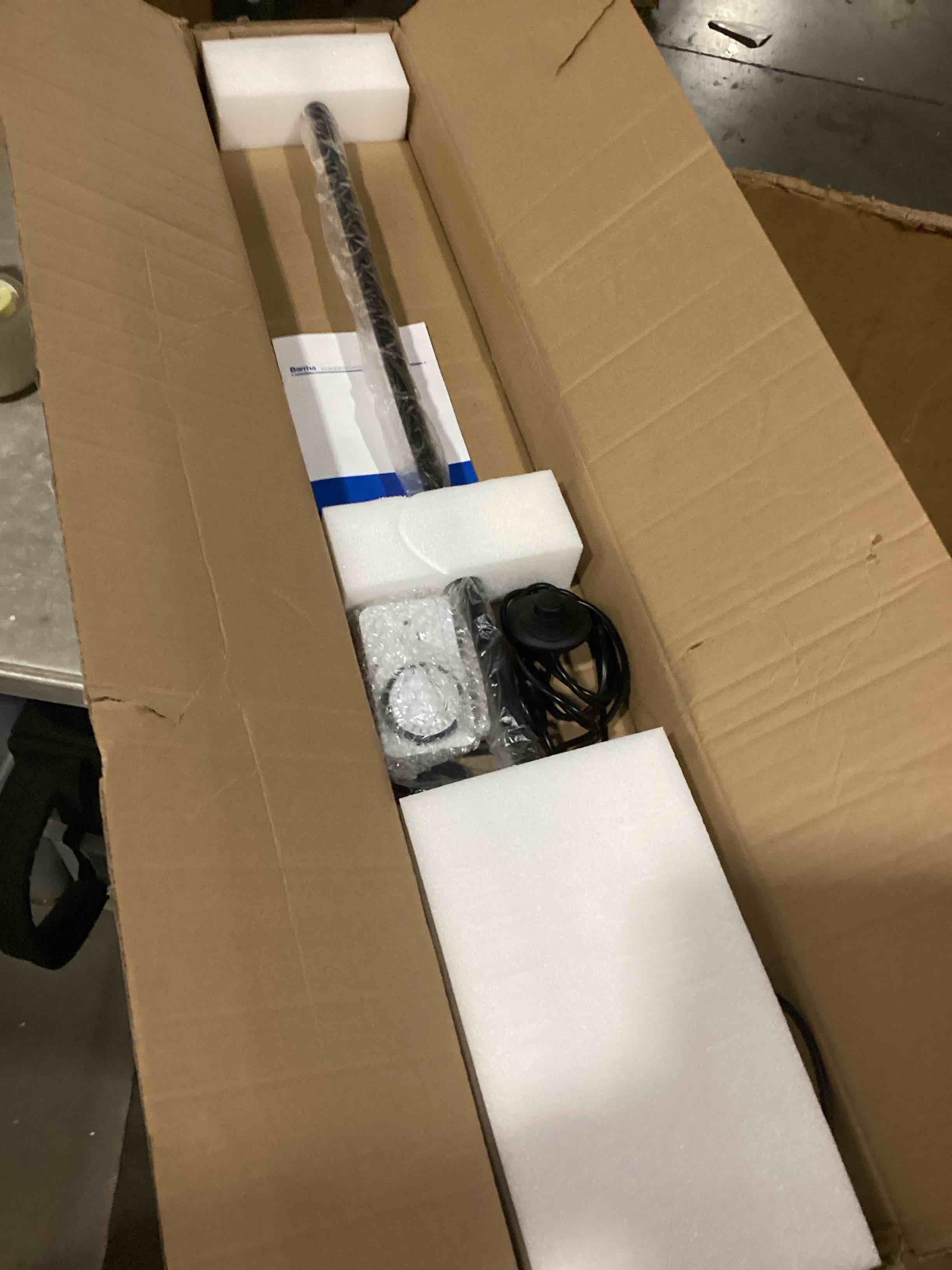 https://s3.amazonaws.com/lotting-images-prod/bidfta/PPE2359467_1746125389830.jpeg