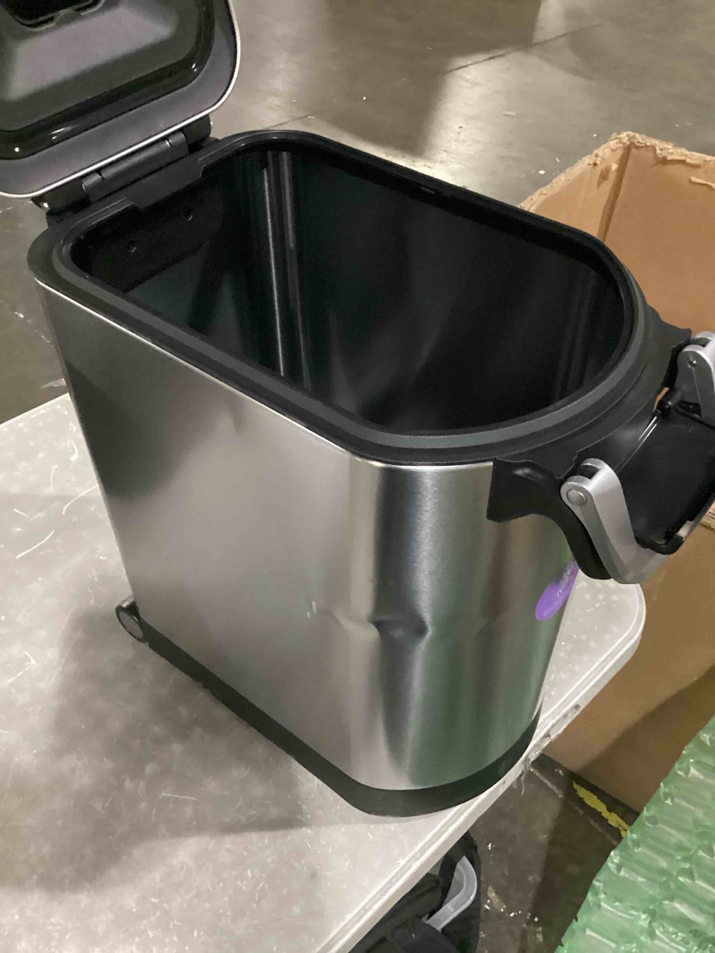 https://s3.amazonaws.com/lotting-images-prod/bidfta/PPE2359540_1746193772198.jpeg