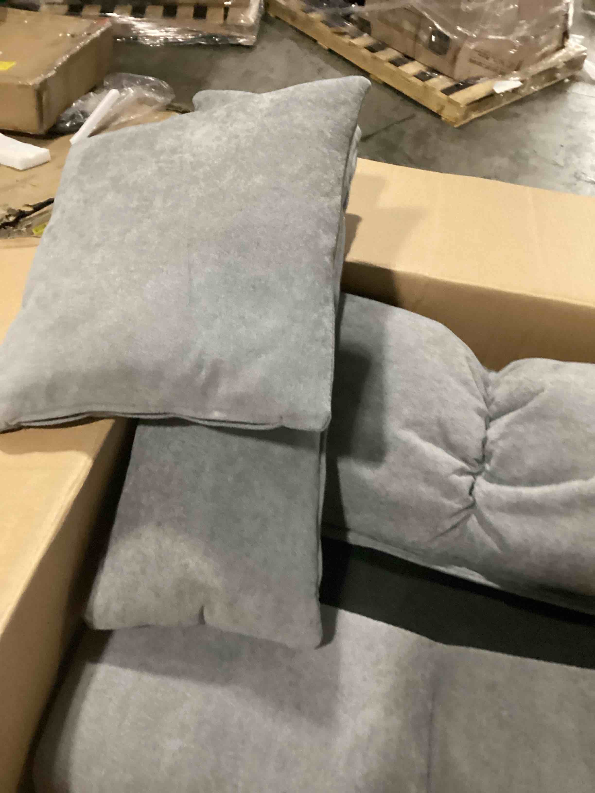 https://s3.amazonaws.com/lotting-images-prod/bidfta/PPE2359647_1746458196334.jpeg