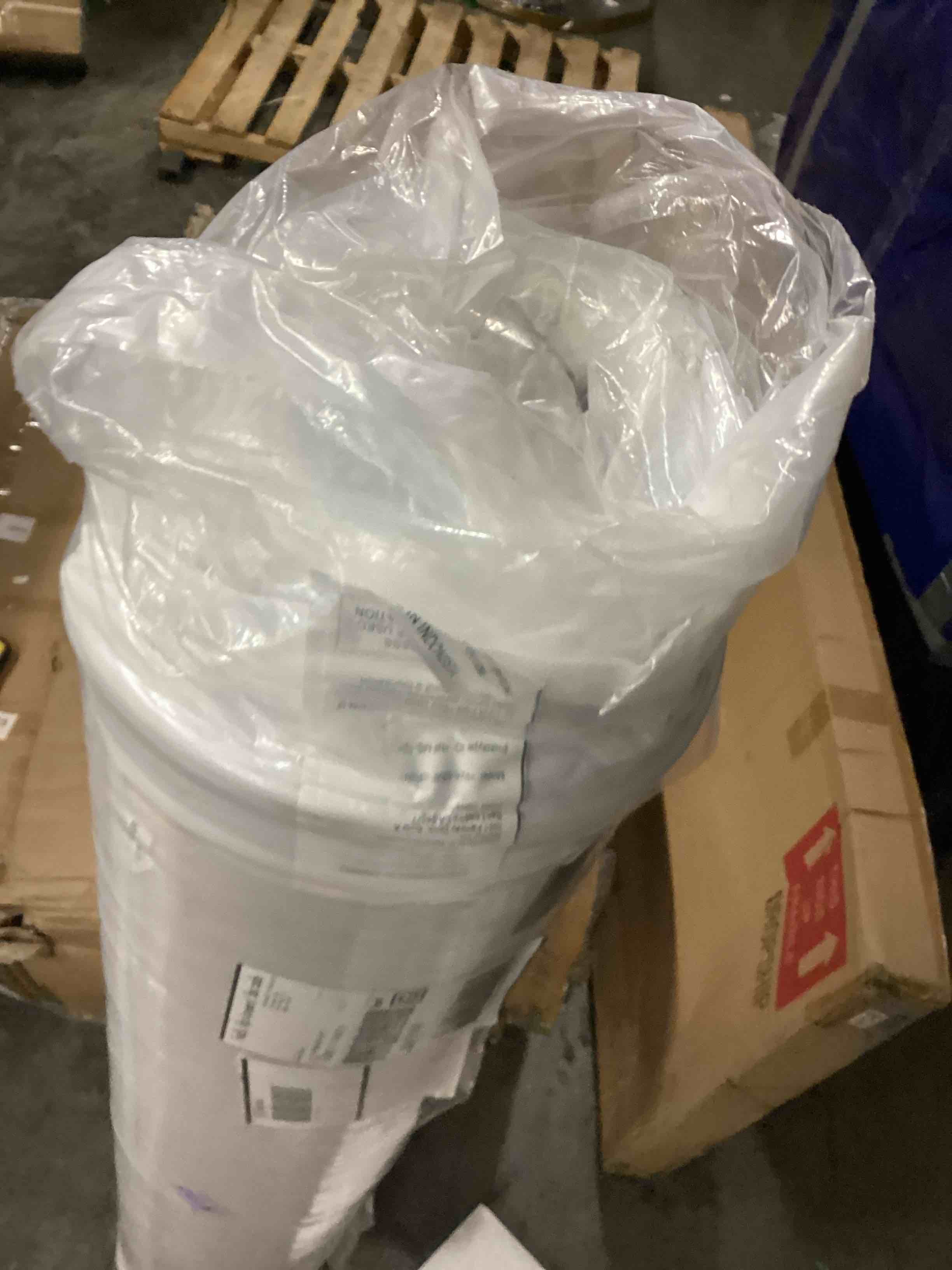 https://s3.amazonaws.com/lotting-images-prod/bidfta/PPE2359659_1746535866812.jpeg