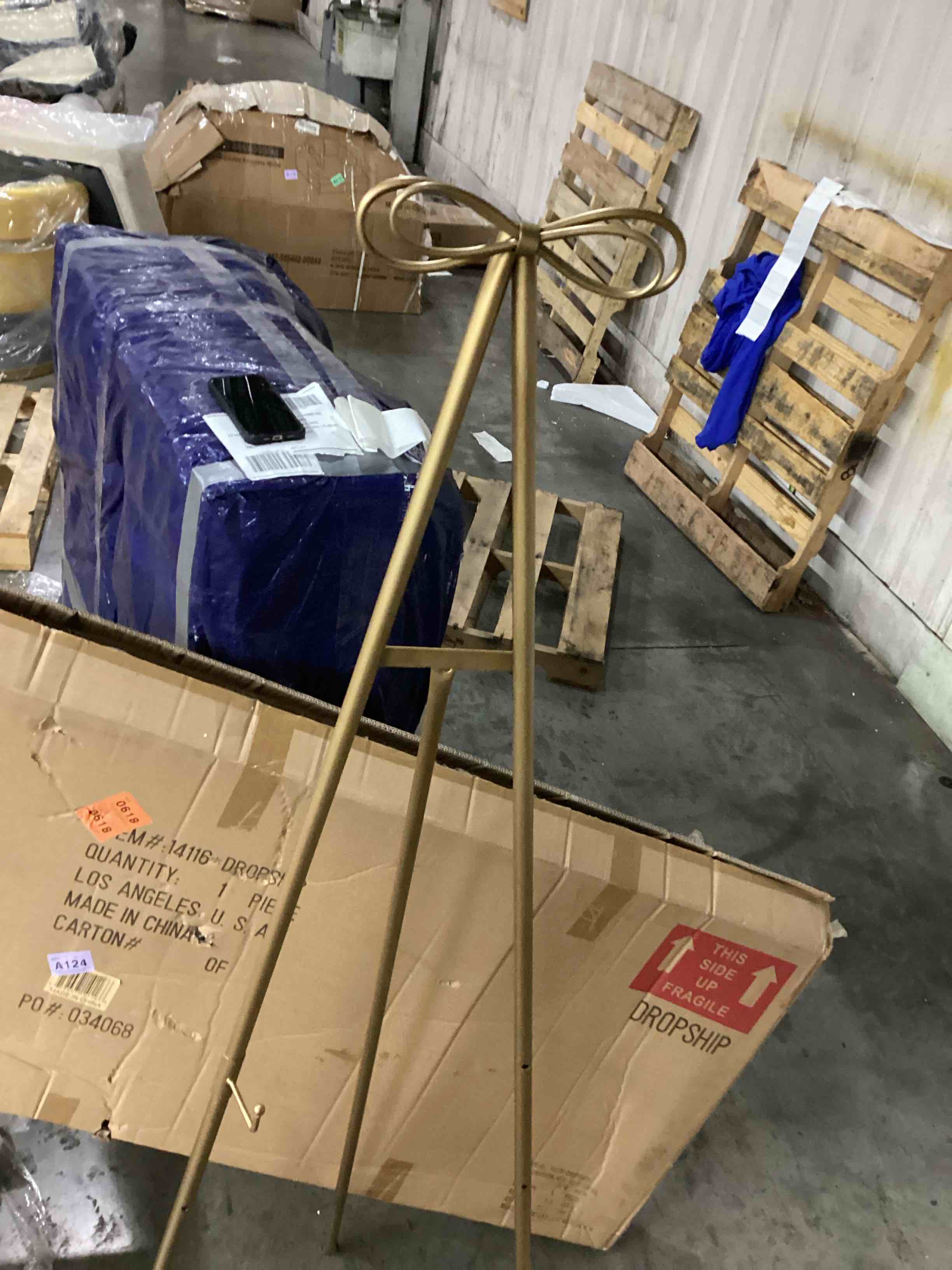 https://s3.amazonaws.com/lotting-images-prod/bidfta/PPE2359660_1746536109632.jpeg