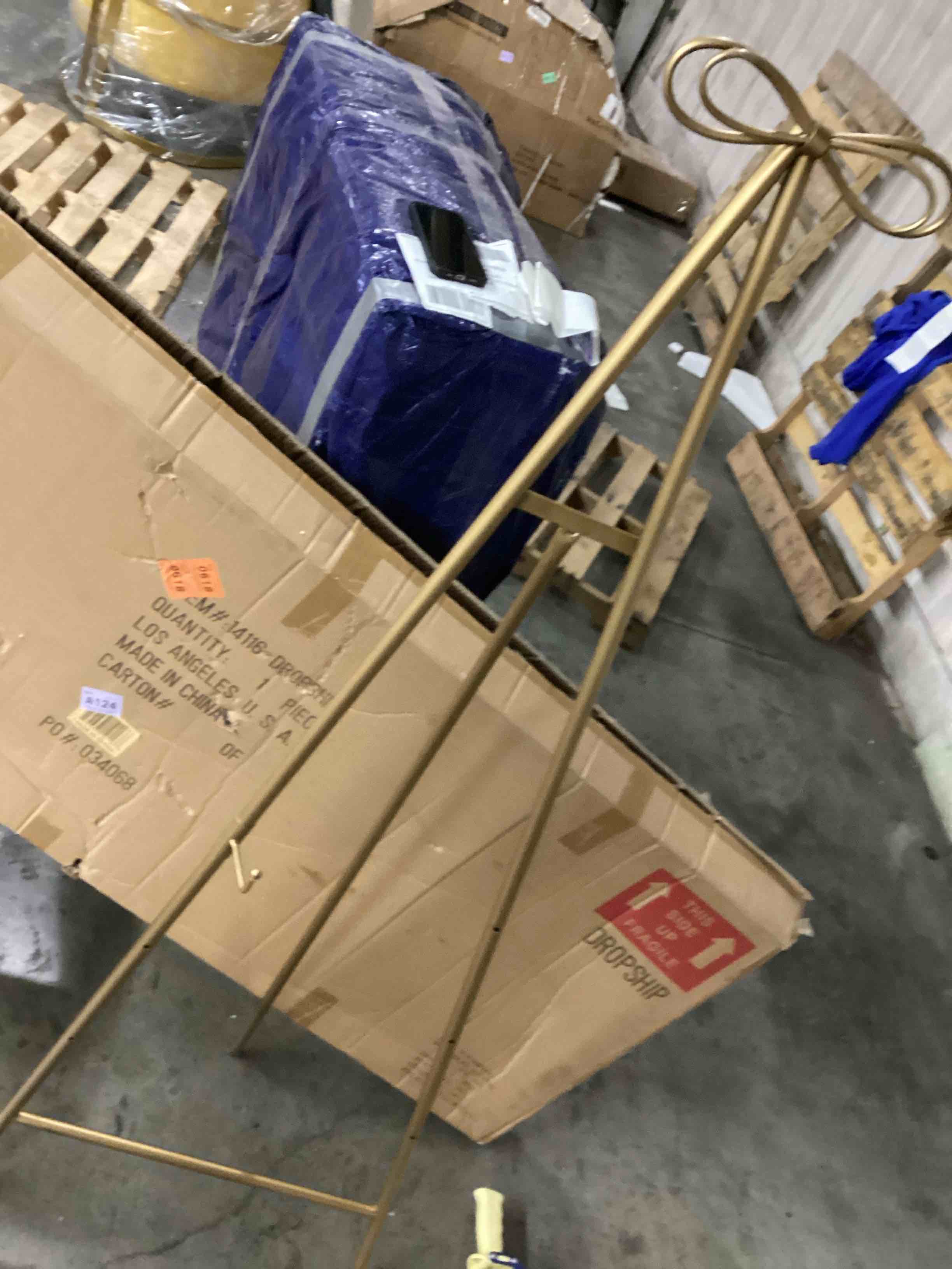 https://s3.amazonaws.com/lotting-images-prod/bidfta/PPE2359660_1746536112415.jpeg