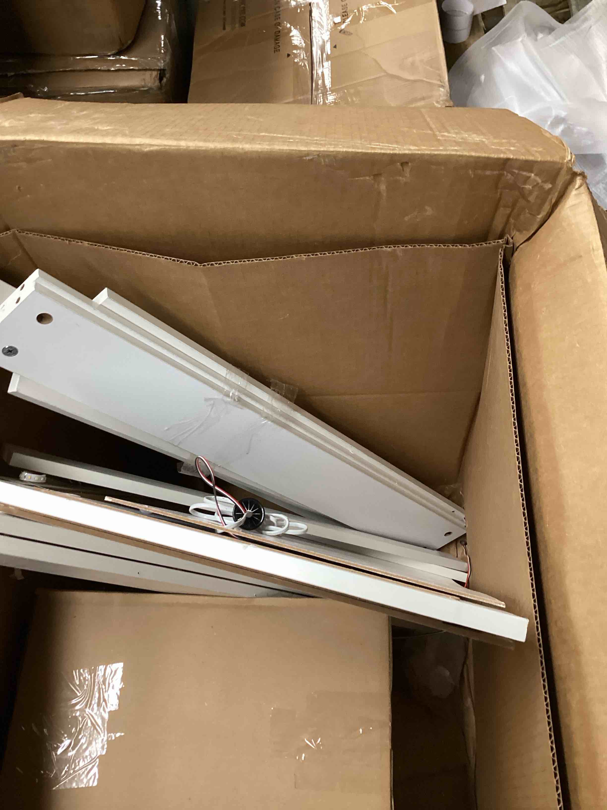 https://s3.amazonaws.com/lotting-images-prod/bidfta/PPE2359689_1746544312974.jpeg