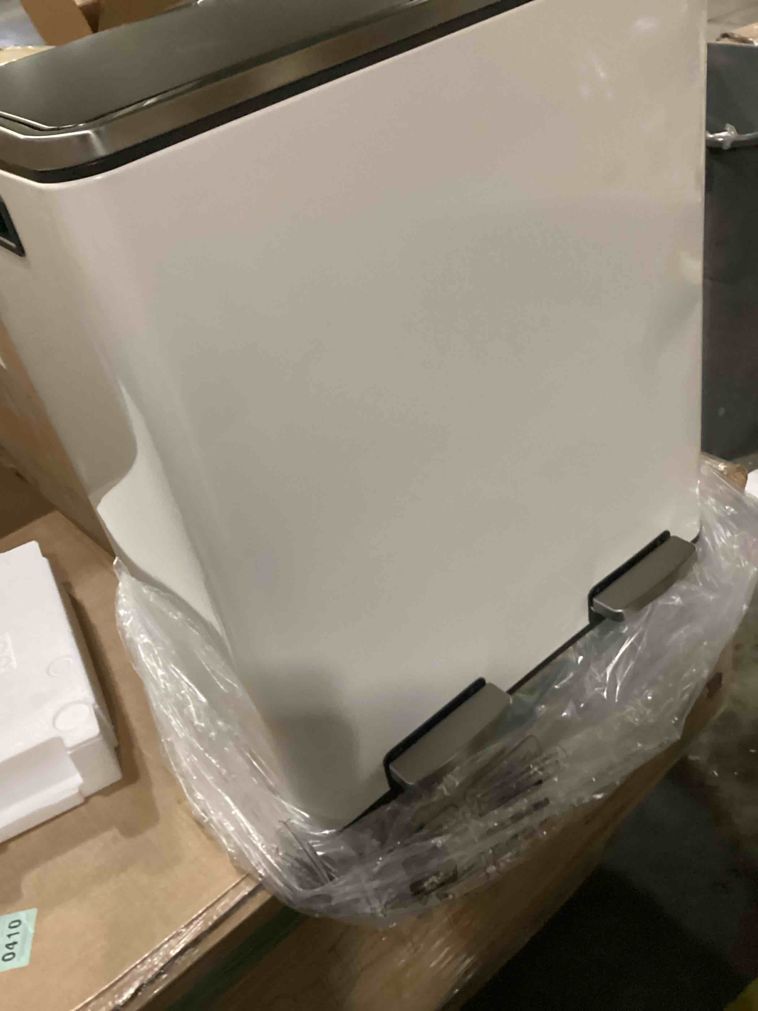 https://s3.amazonaws.com/lotting-images-prod/bidfta/PPE2359872_1746722653760.jpeg