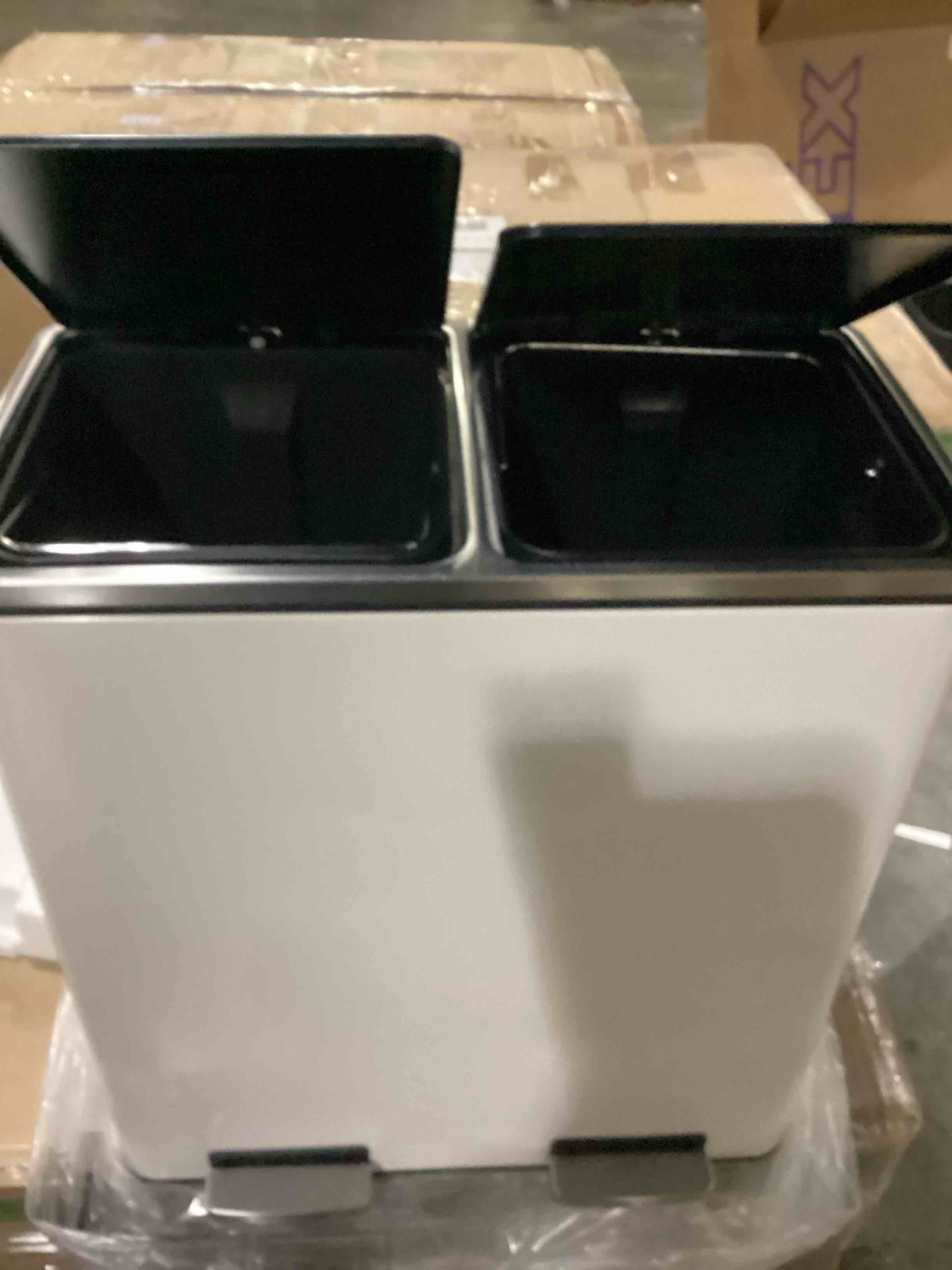 https://s3.amazonaws.com/lotting-images-prod/bidfta/PPE2359872_1746722659276.jpeg