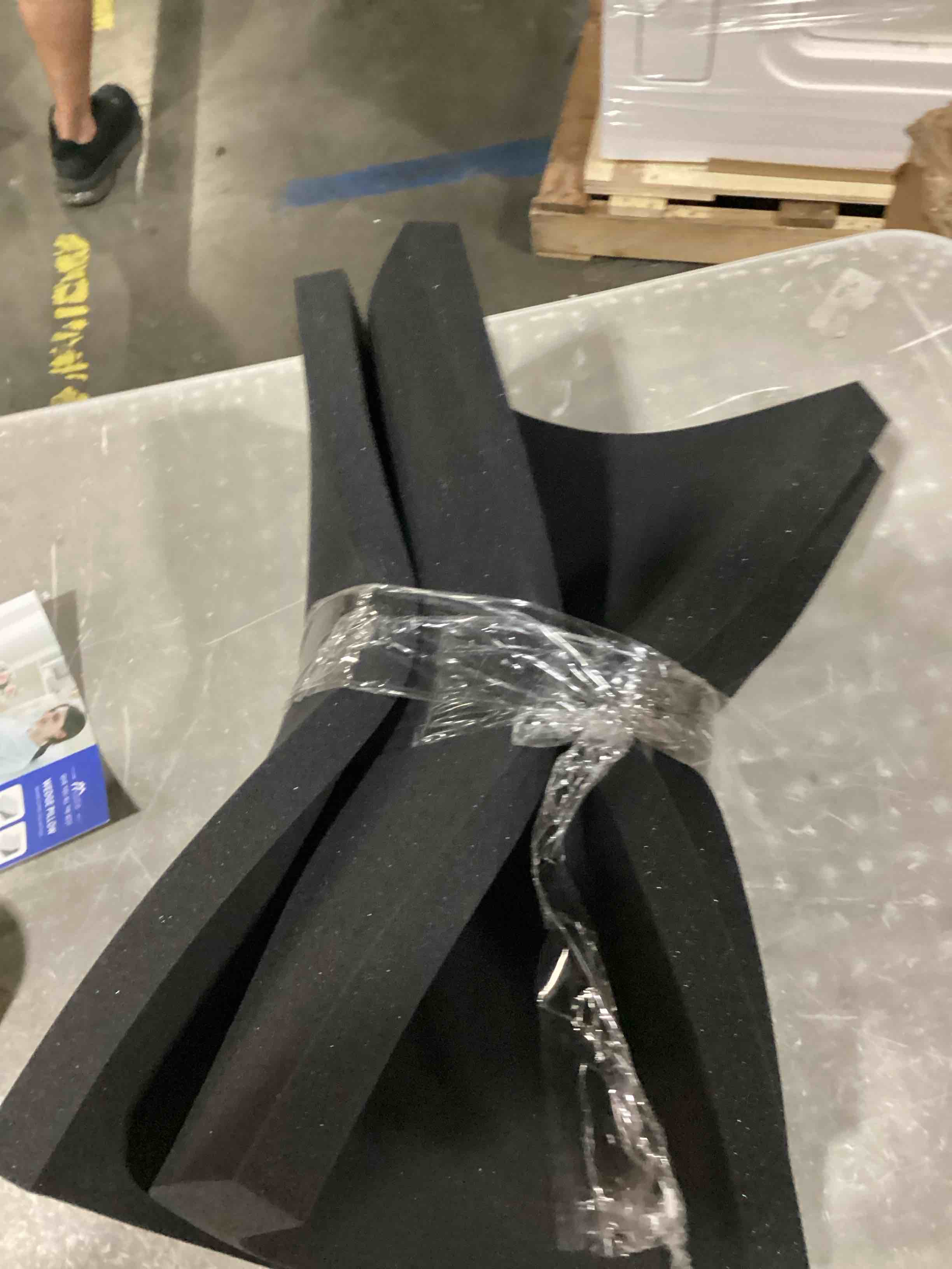 https://s3.amazonaws.com/lotting-images-prod/bidfta/PPE2360074_1747155133833.jpeg
